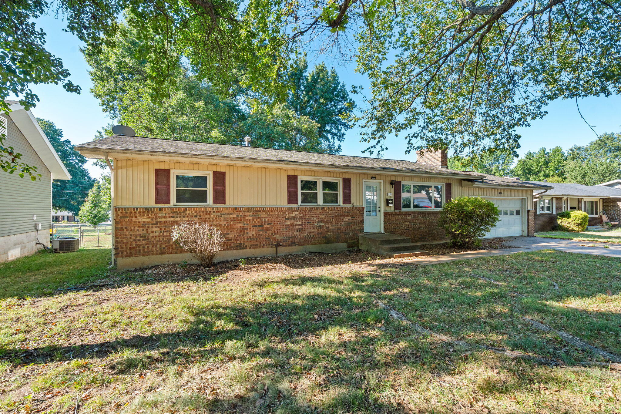 3138 West Crestview Street Property Photo 2
