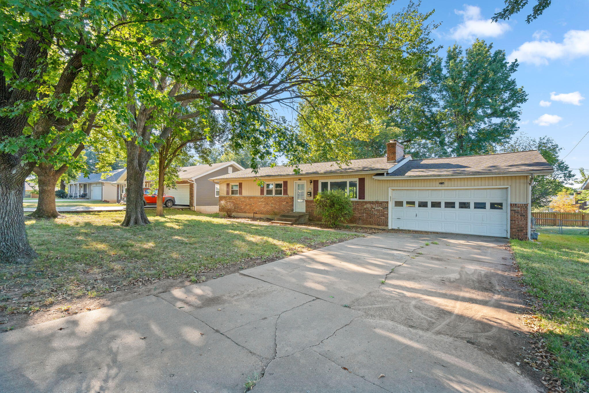3138 West Crestview Street Property Photo 3