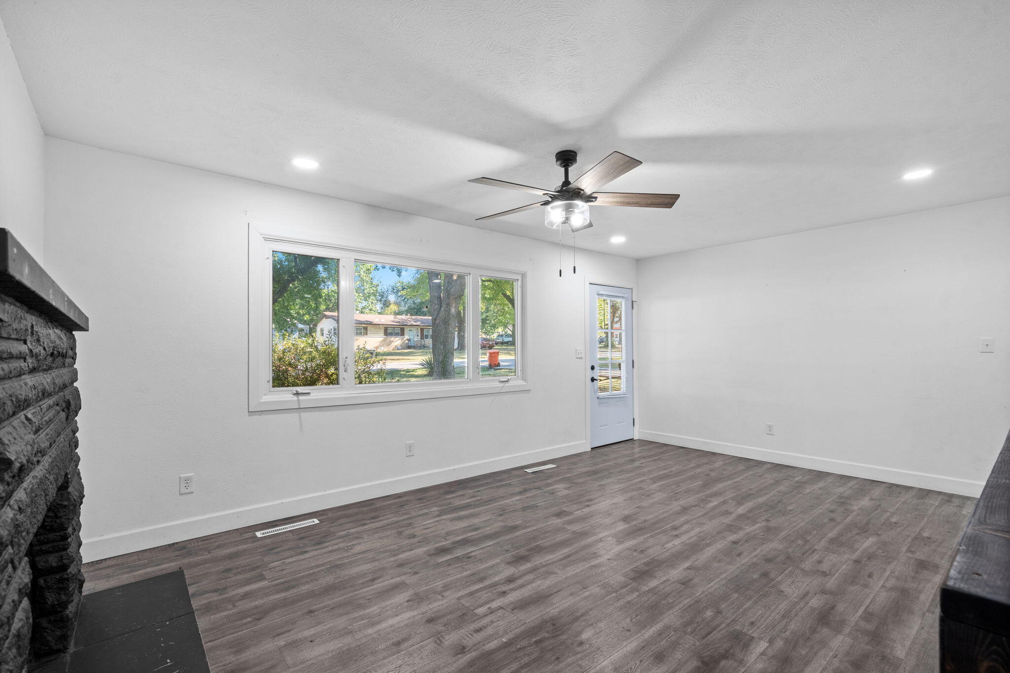 3138 West Crestview Street Property Photo 6