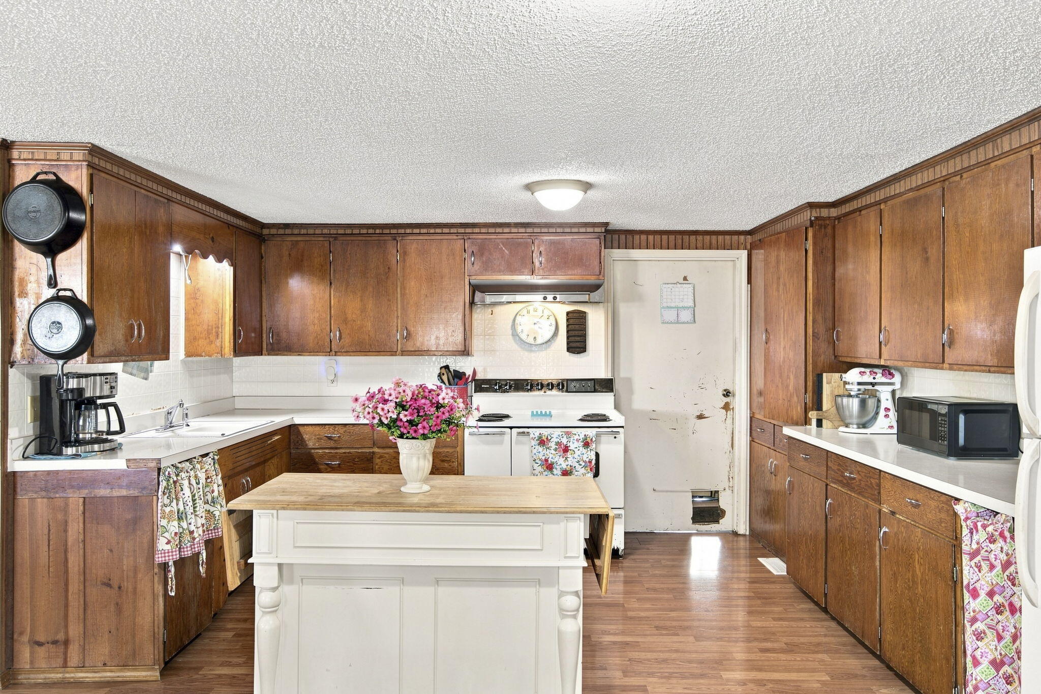 3353 State Hwy 173 Property Photo 5