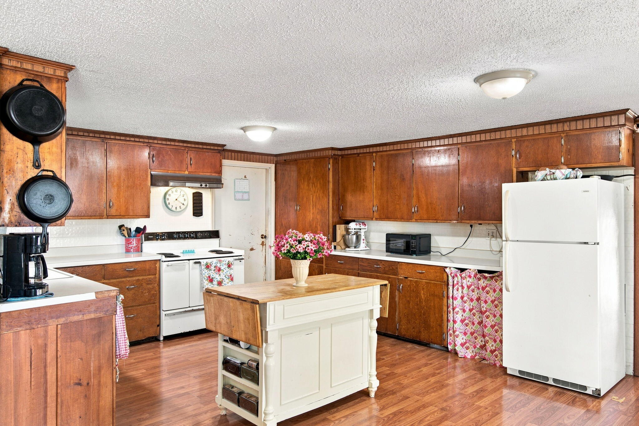 3353 State Hwy 173 Property Photo 6