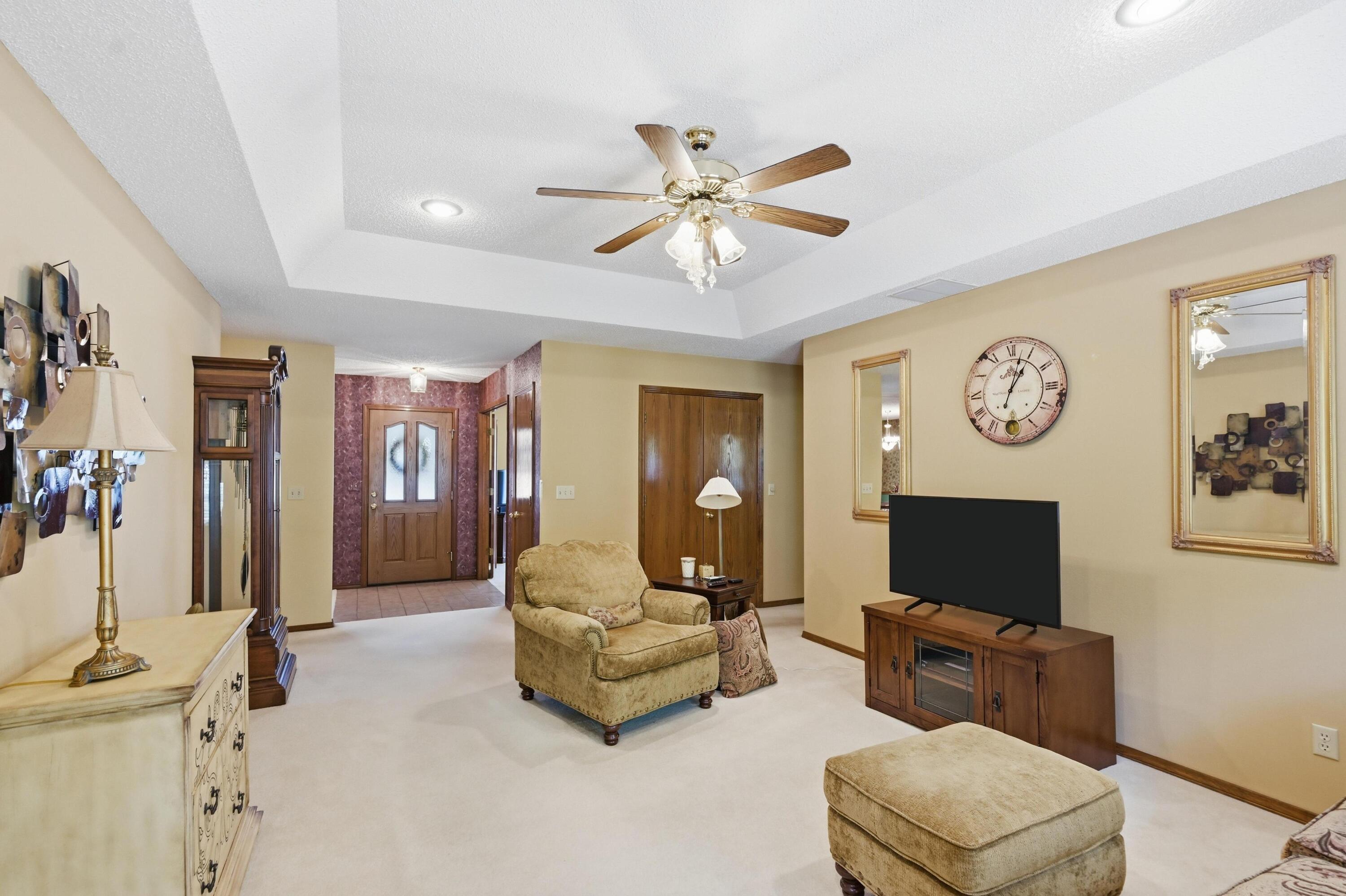 2912 North Ozark Avenue Property Photo 4