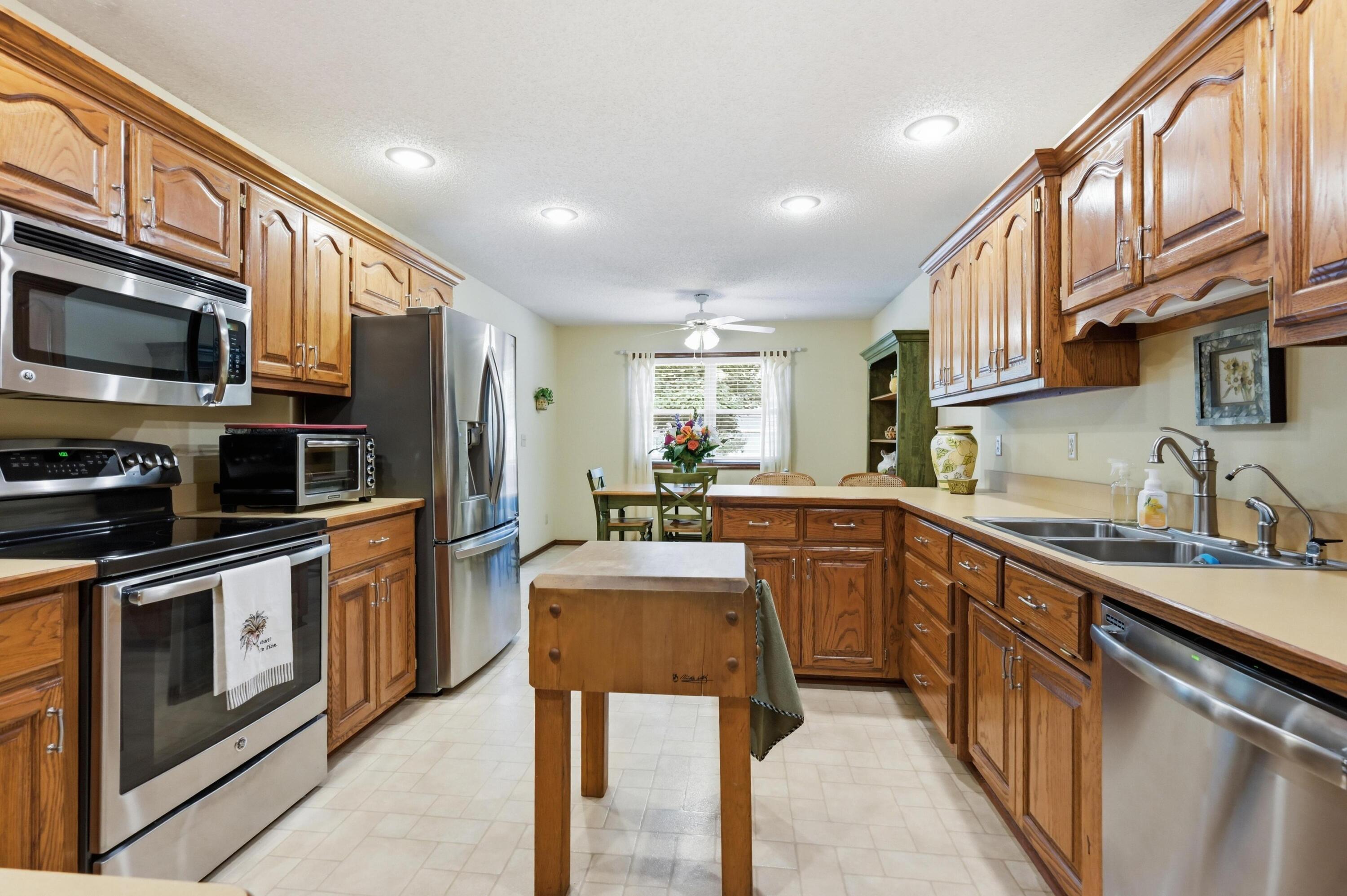 2912 North Ozark Avenue Property Photo 6