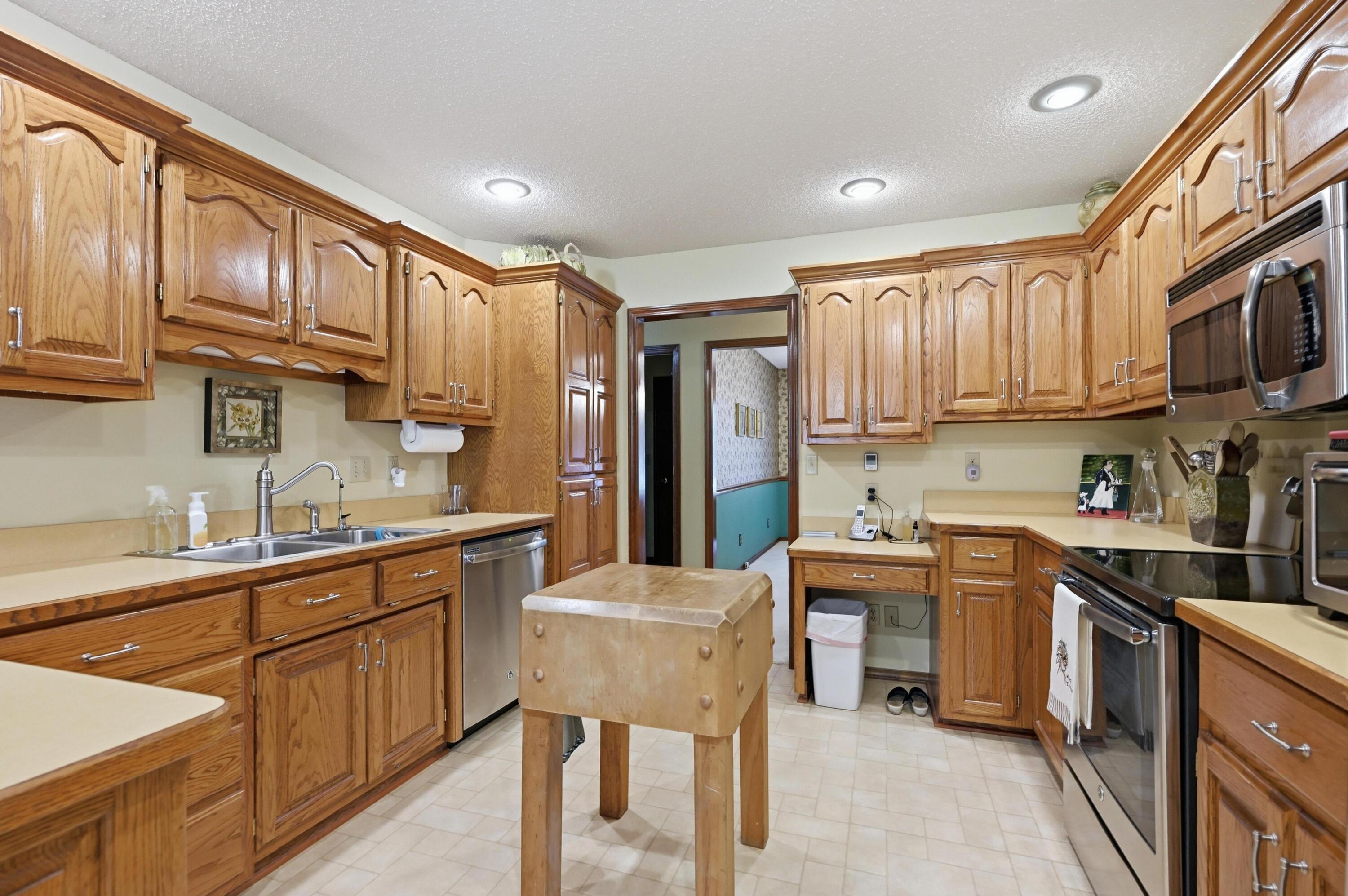 2912 North Ozark Avenue Property Photo 8