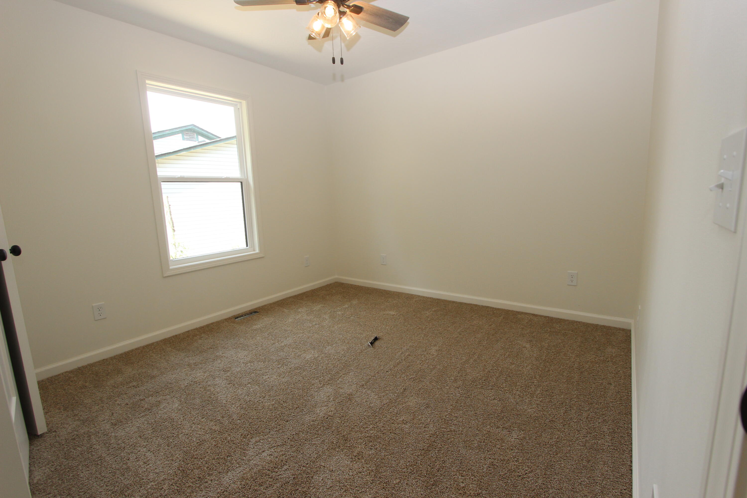 512 East Sunshine Drive Property Photo 6
