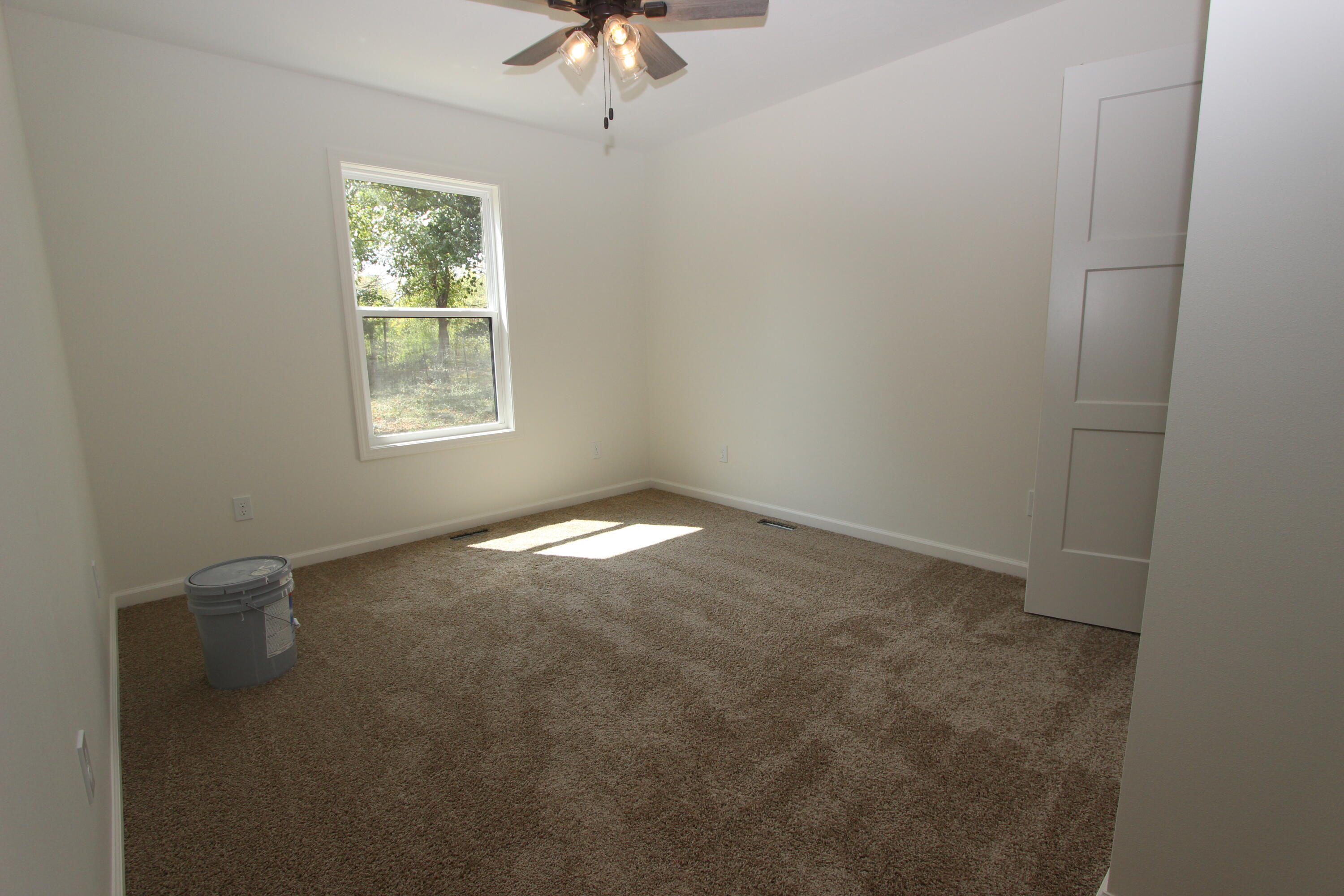 512 East Sunshine Drive Property Photo 9