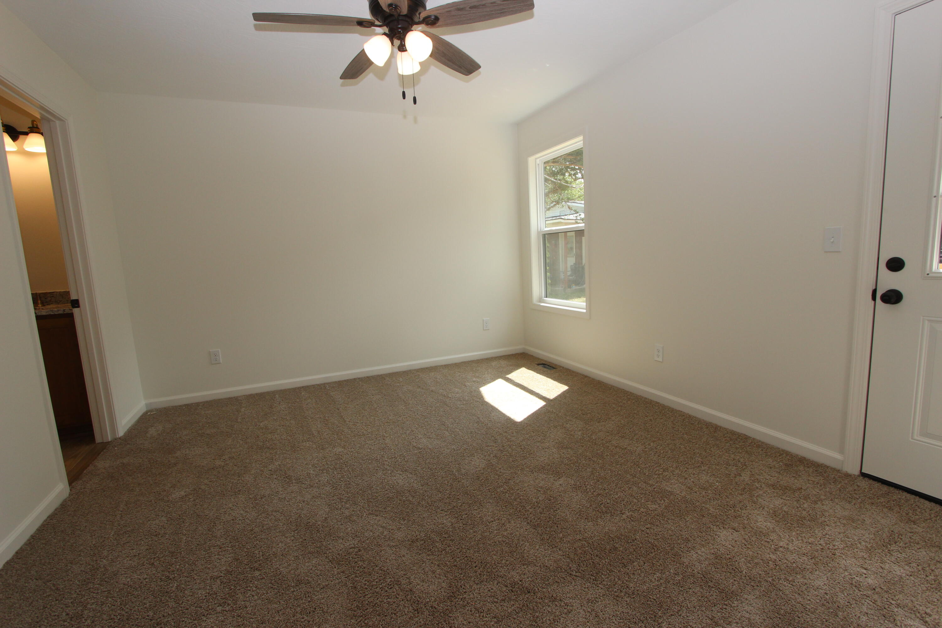 512 East Sunshine Drive Property Photo 10
