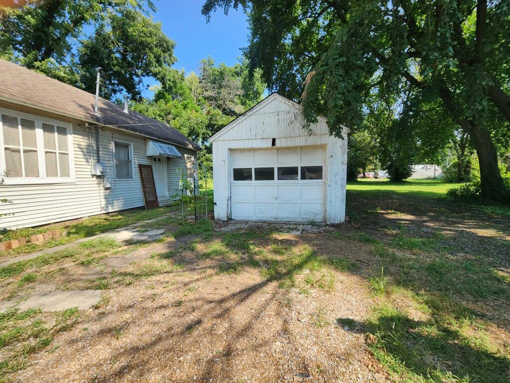 311 East Franklin Street Property Photo 4