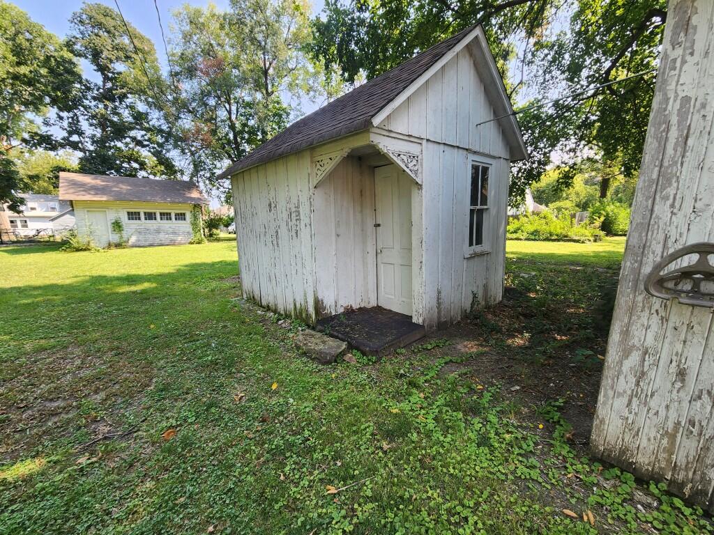 311 East Franklin Street Property Photo 5