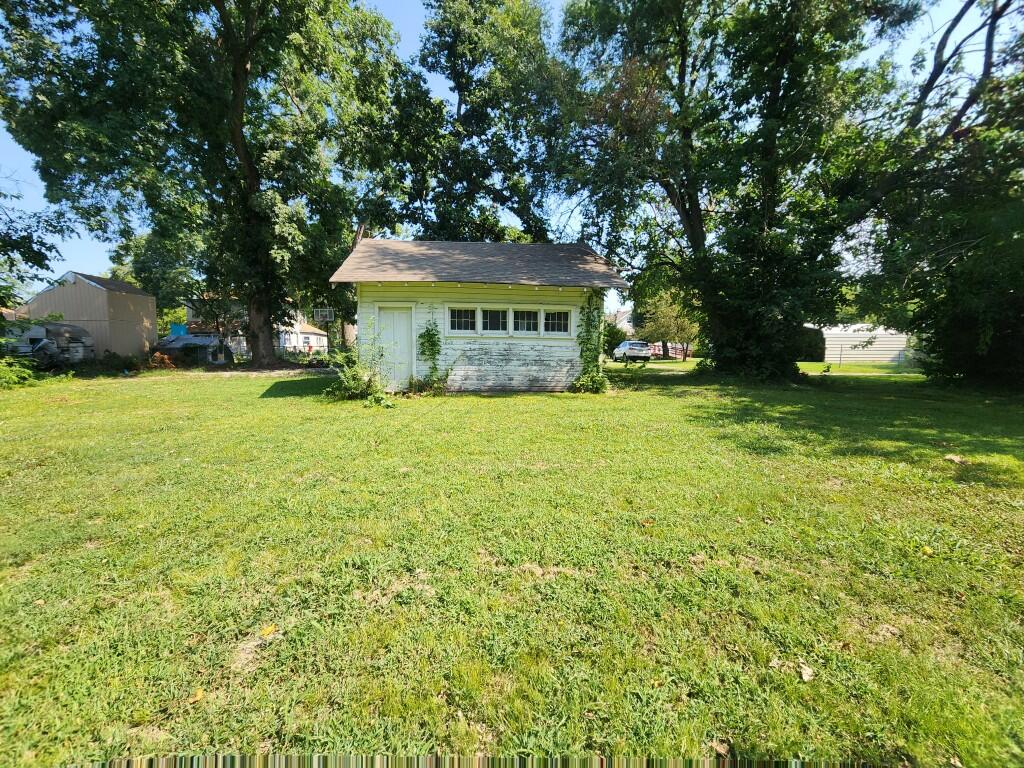 311 East Franklin Street Property Photo 6