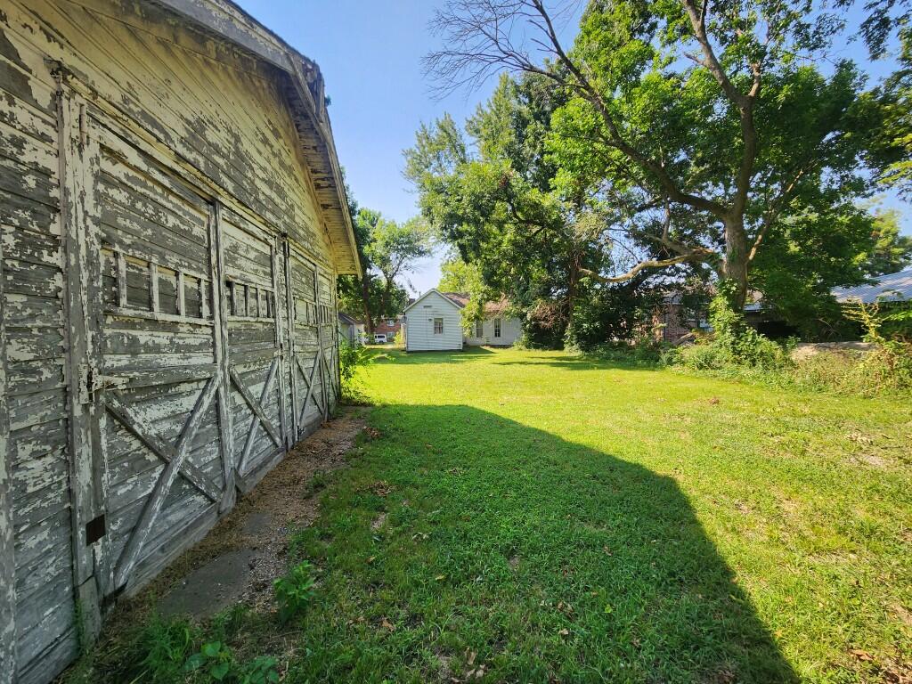 311 East Franklin Street Property Photo 7