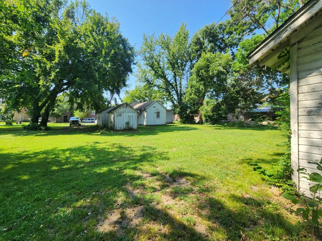 311 East Franklin Street Property Photo 8