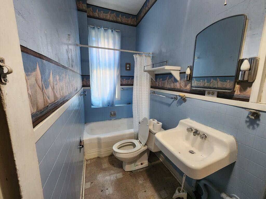 311 East Franklin Street Property Photo 14