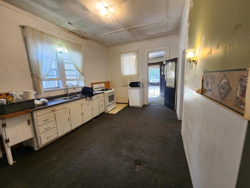 311 East Franklin Street Property Photo 17