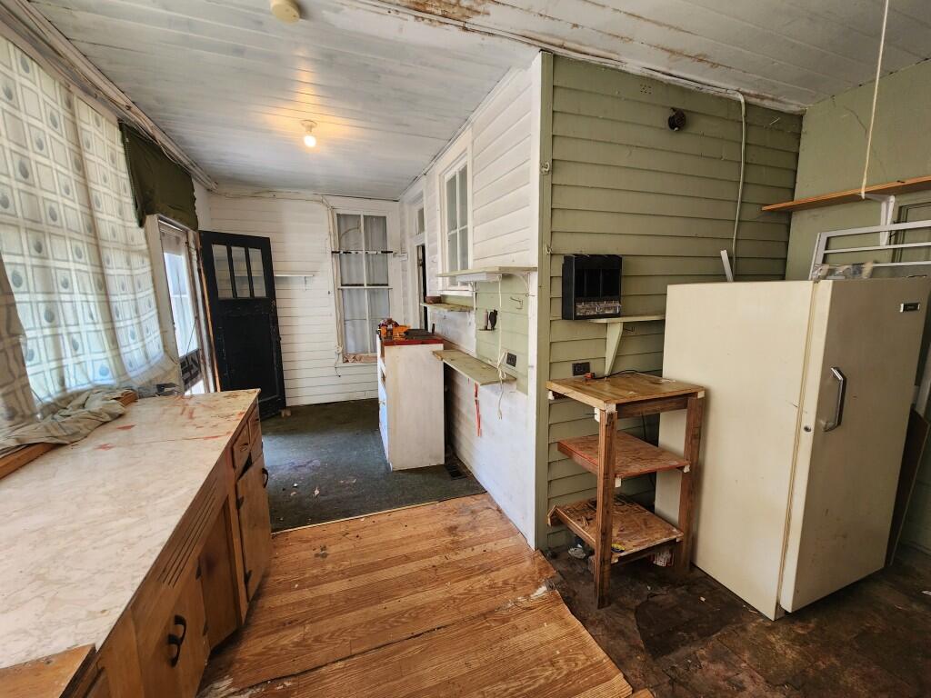 311 East Franklin Street Property Photo 23
