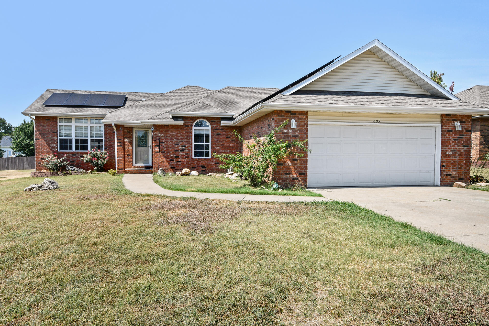 605 West Chandler Drive Property Photo 1
