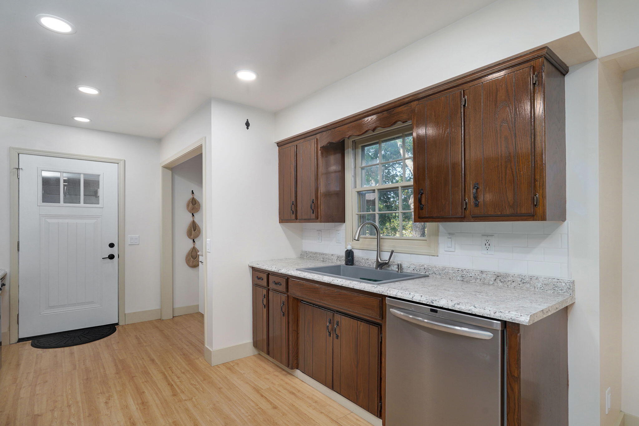 6718 North Farm Road 79 Property Photo 12