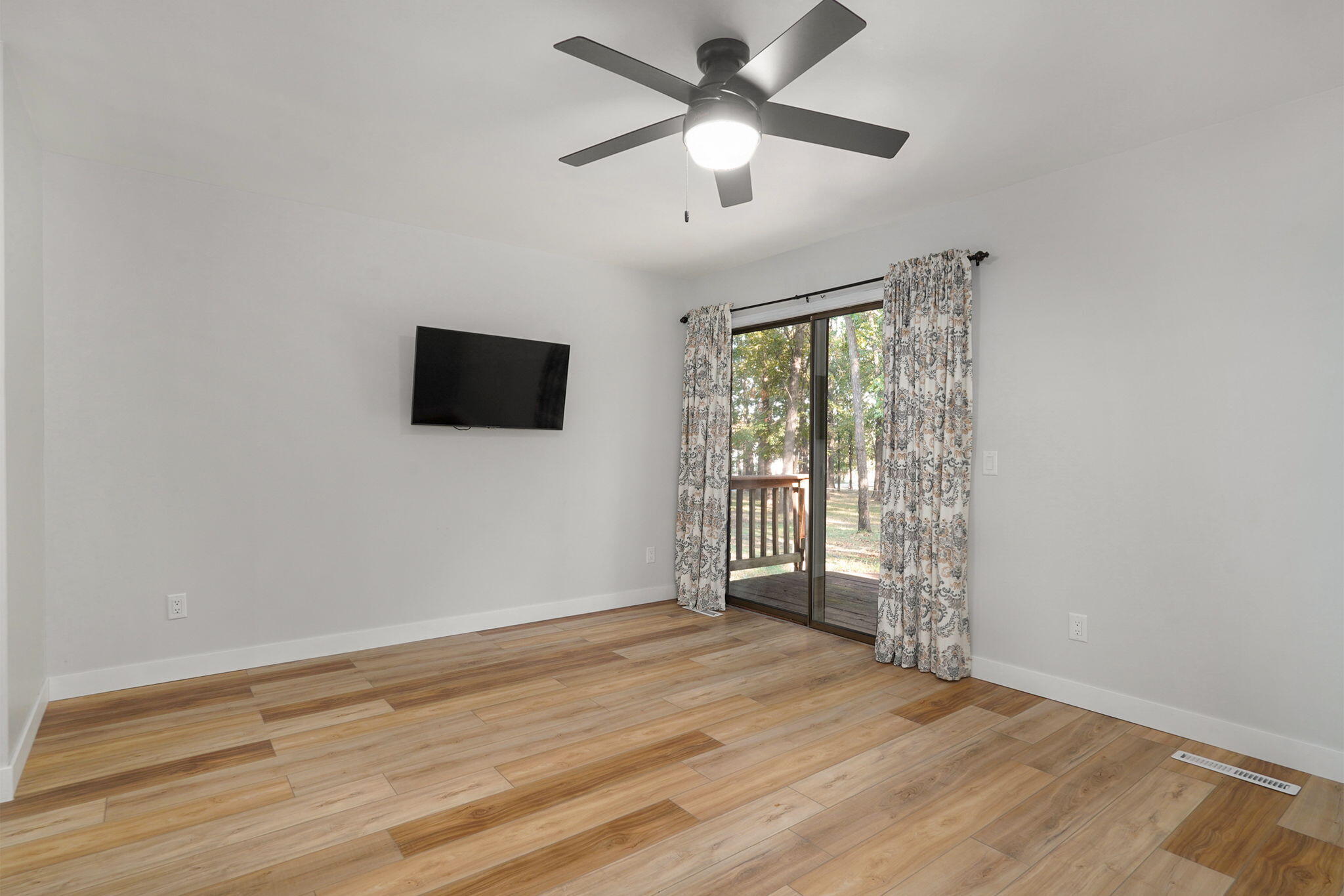 6718 North Farm Road 79 Property Photo 16