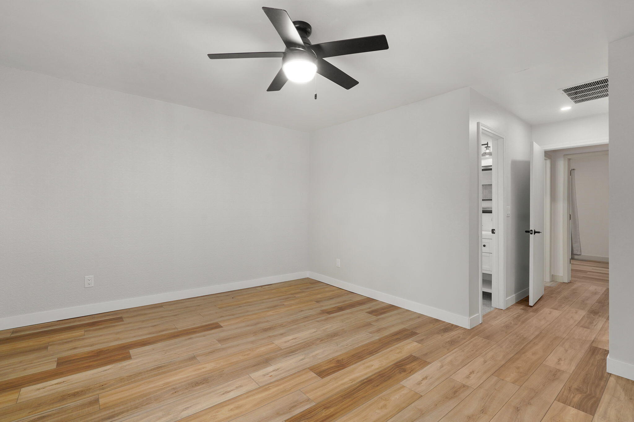 6718 North Farm Road 79 Property Photo 17