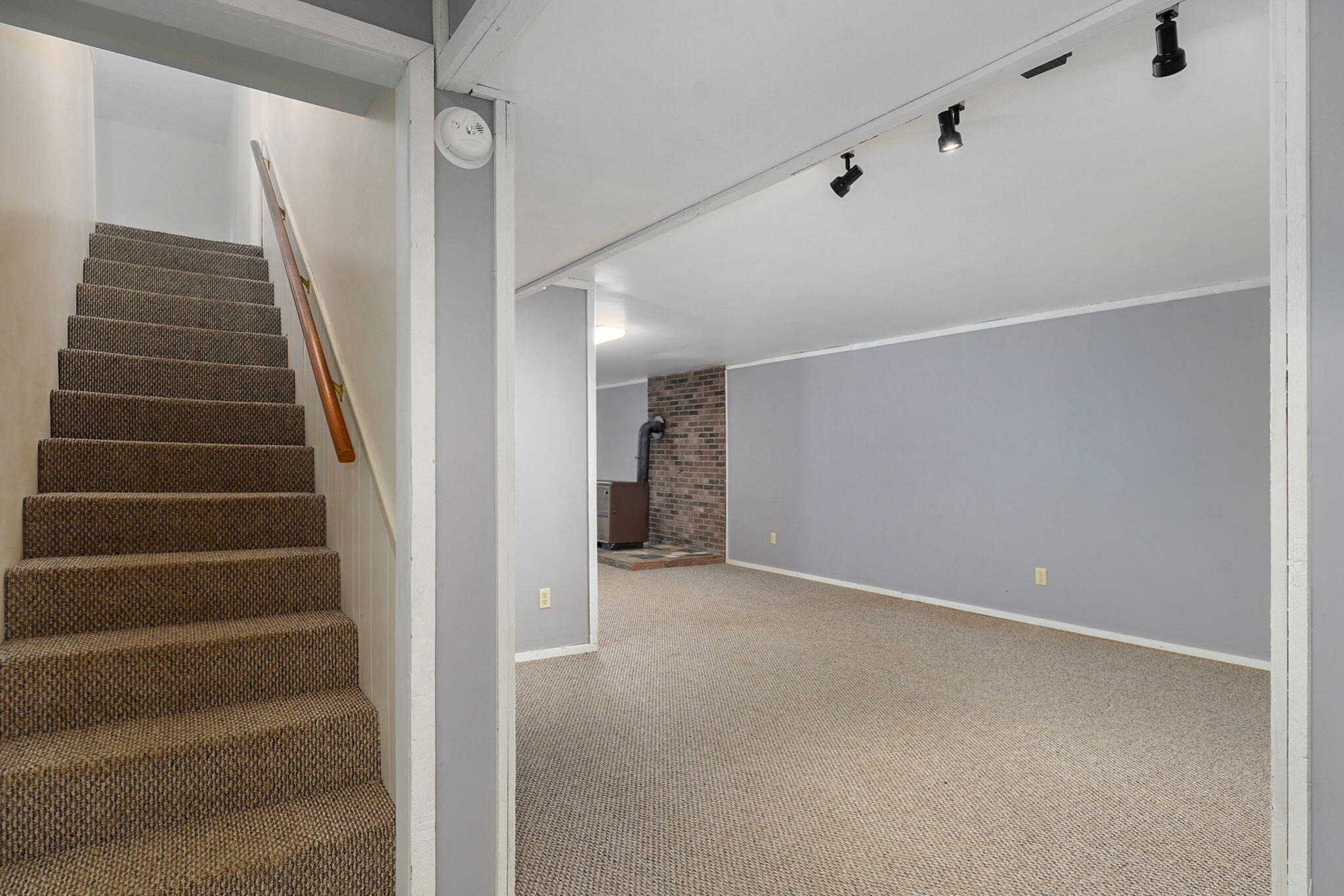 6718 North Farm Road 79 Property Photo 24