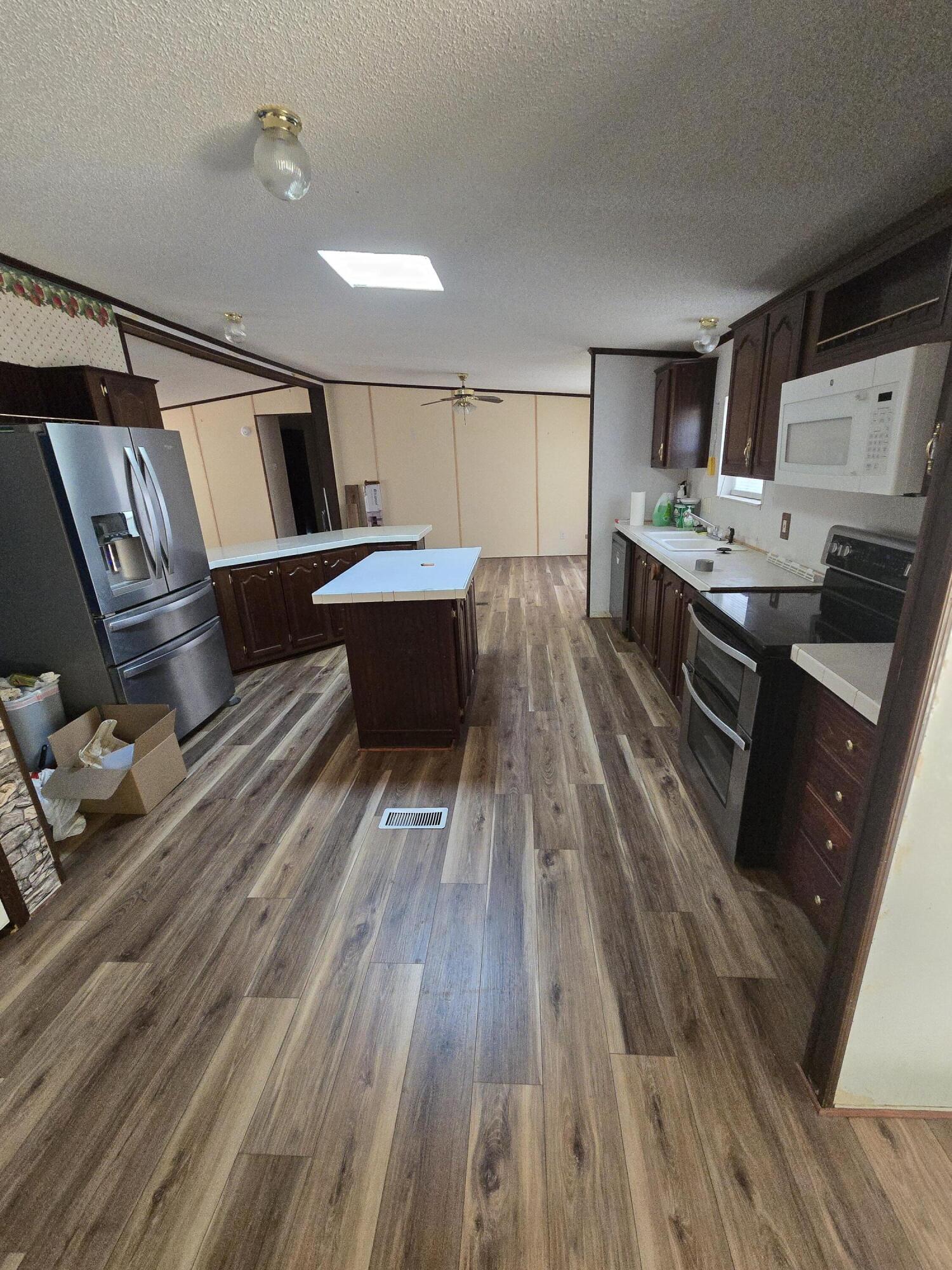 7813 County Road 3850 Property Photo 6