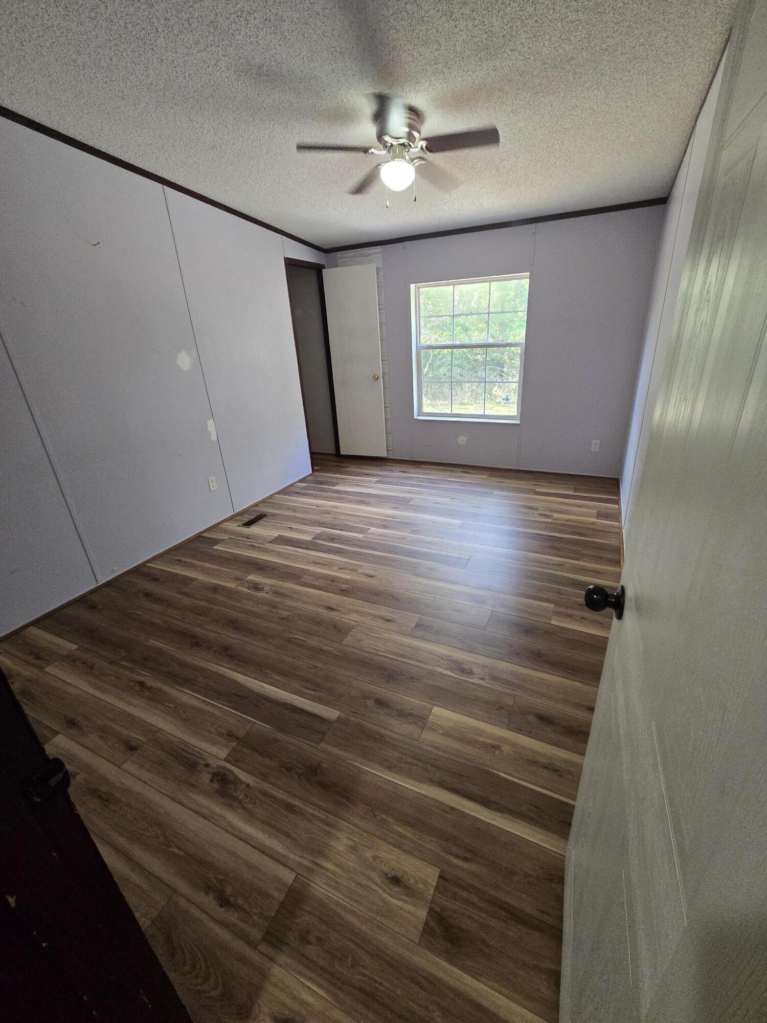 7813 County Road 3850 Property Photo 11