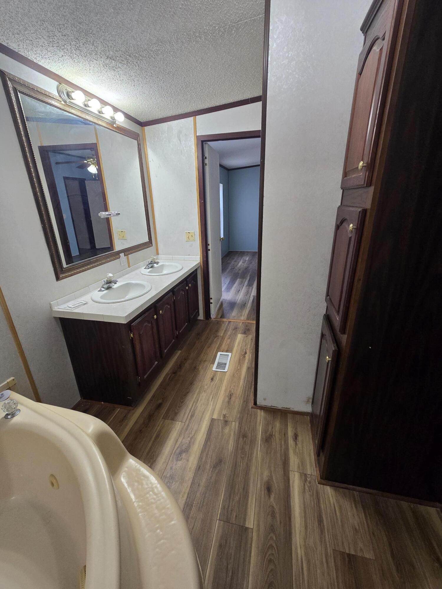 7813 County Road 3850 Property Photo 24
