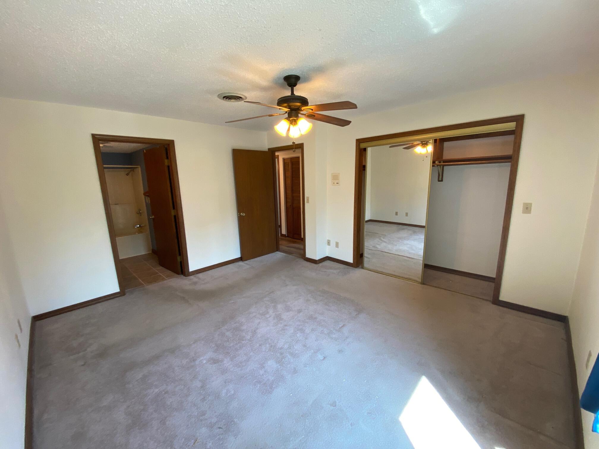 140 Wilshire Drive 41 Property Photo 11