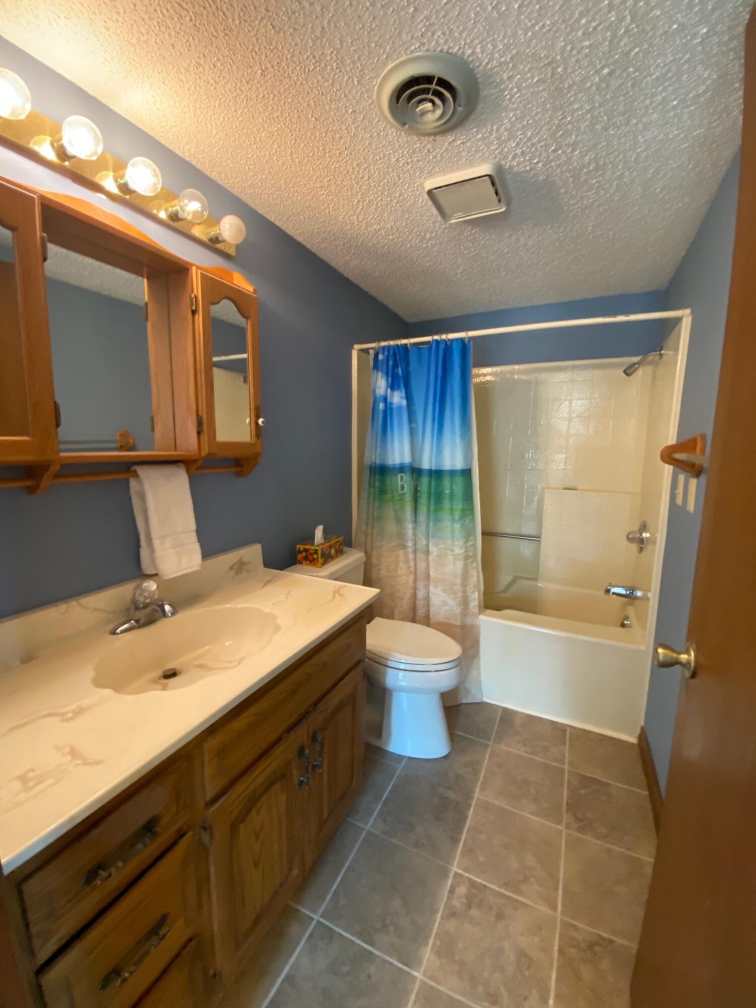 140 Wilshire Drive 41 Property Photo 12