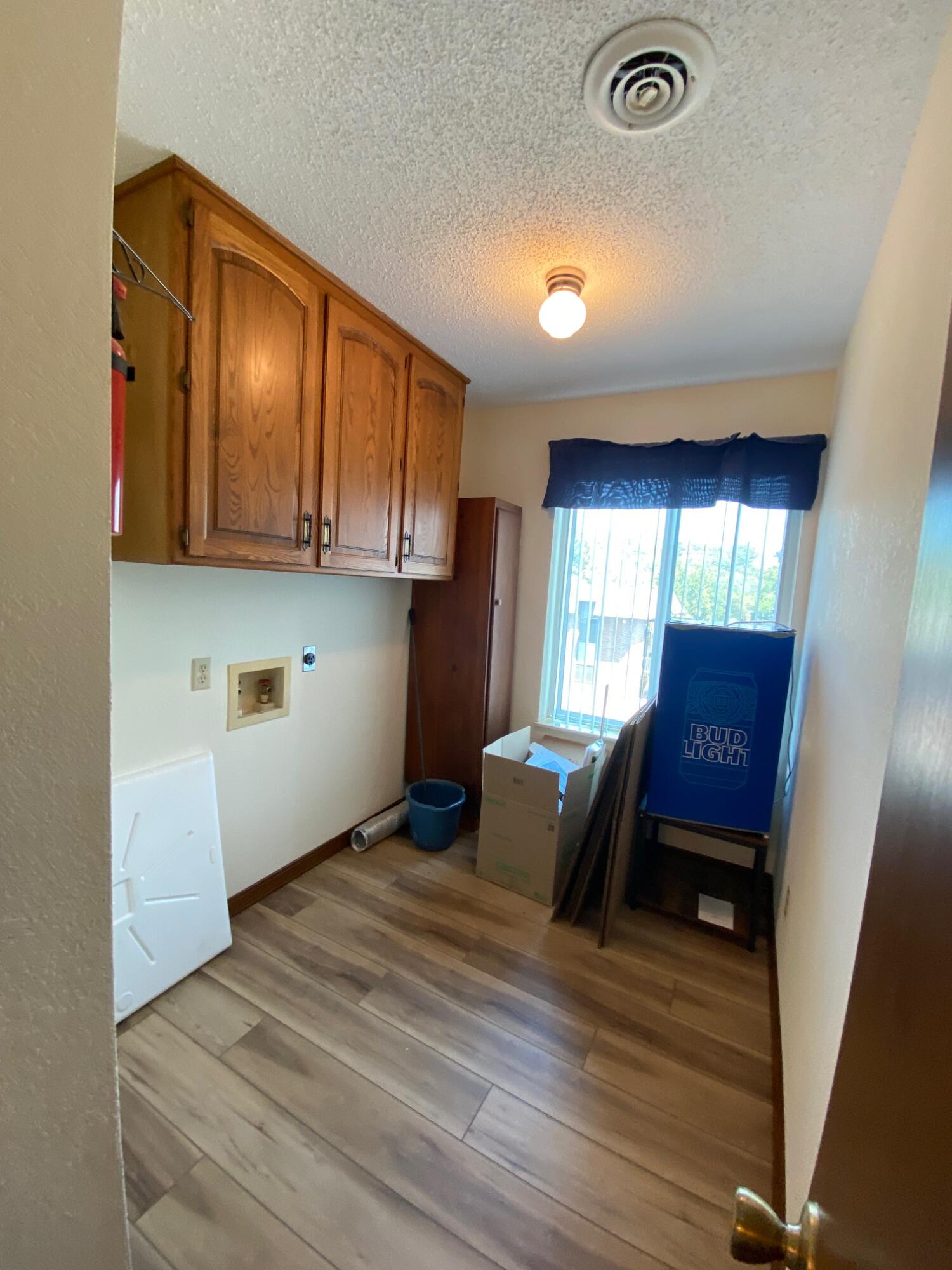 140 Wilshire Drive 41 Property Photo 15