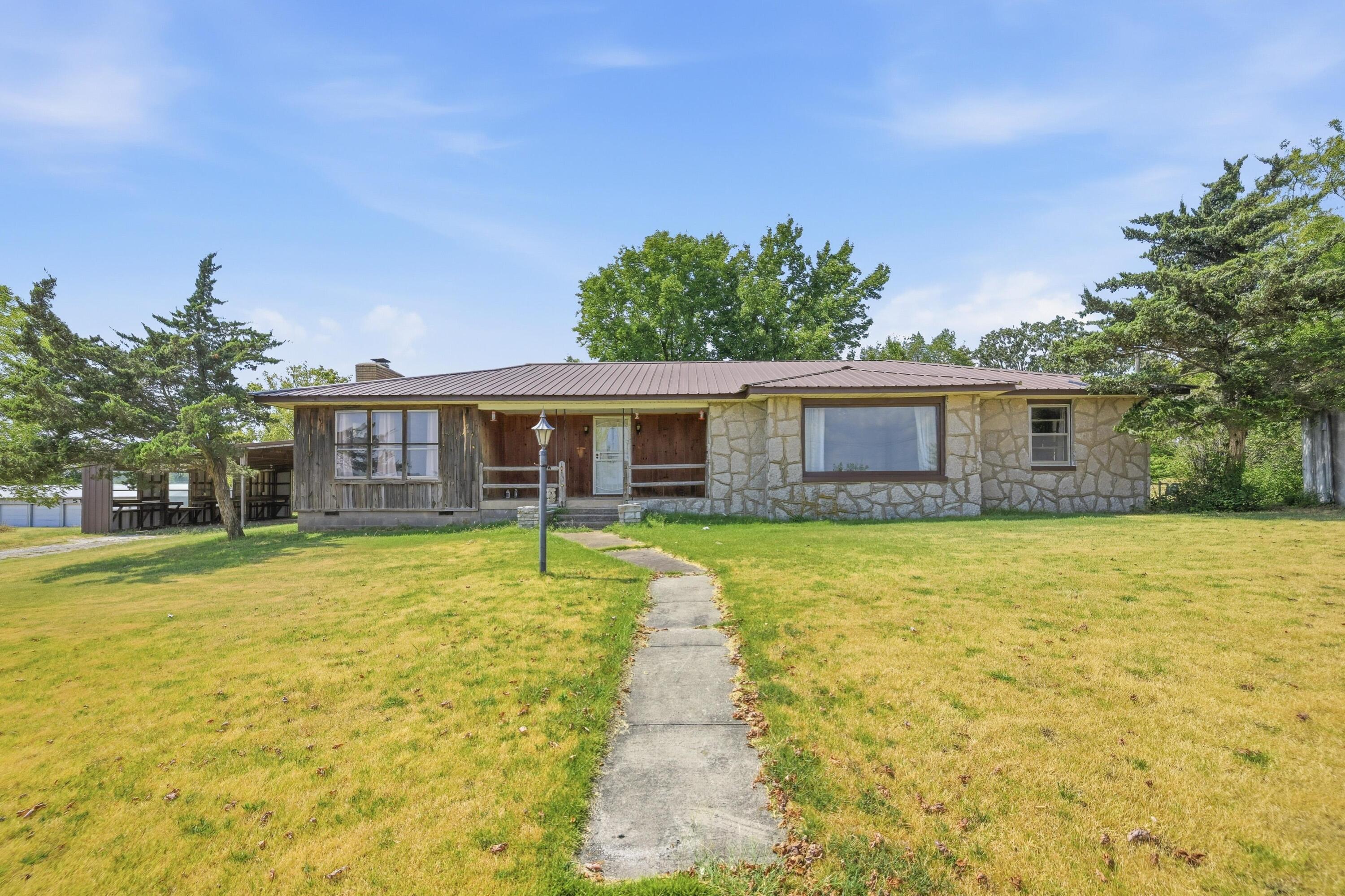 219 South Roy Hill Boulevard Property Photo 1