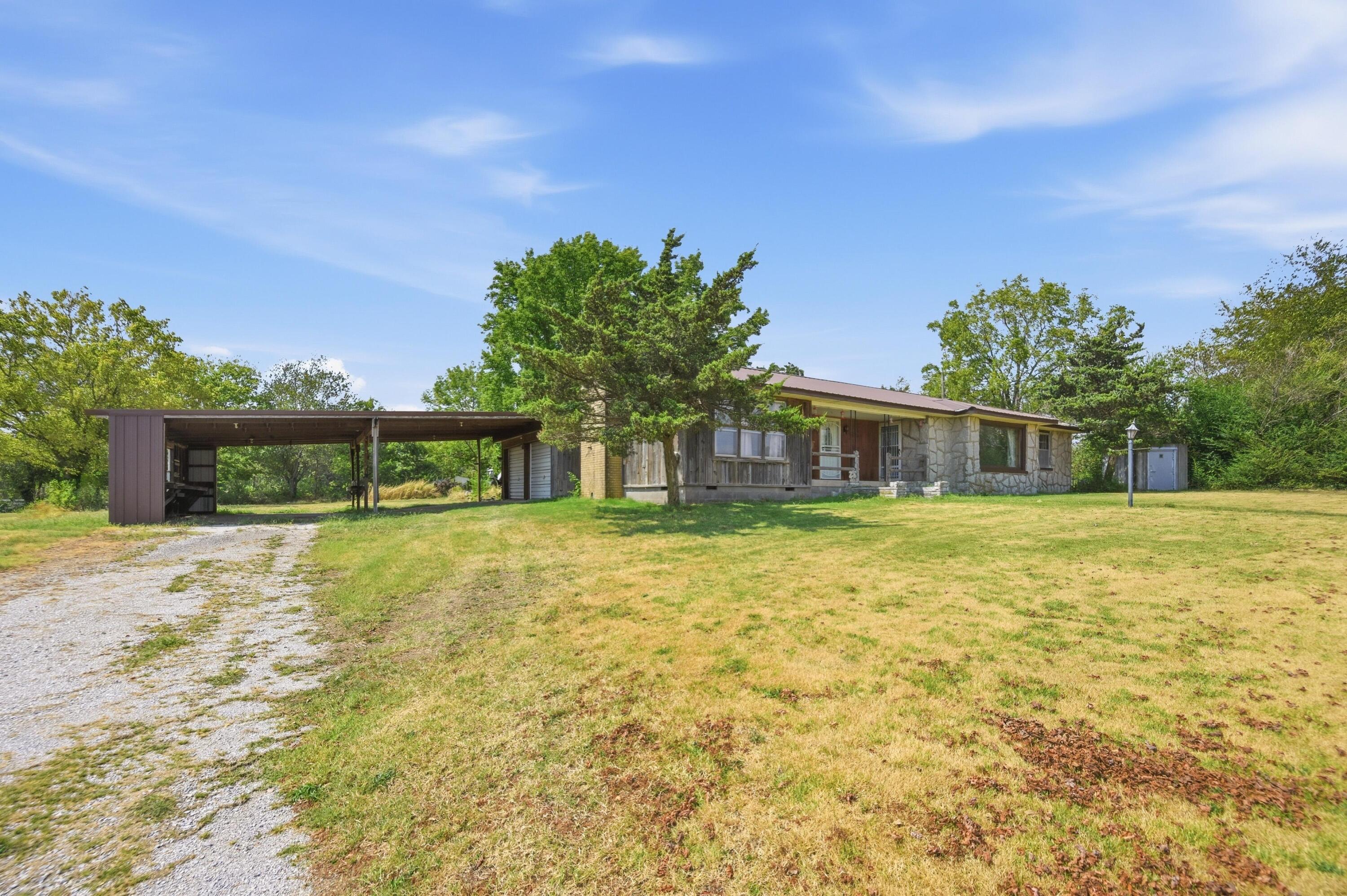 219 South Roy Hill Boulevard Property Photo 2