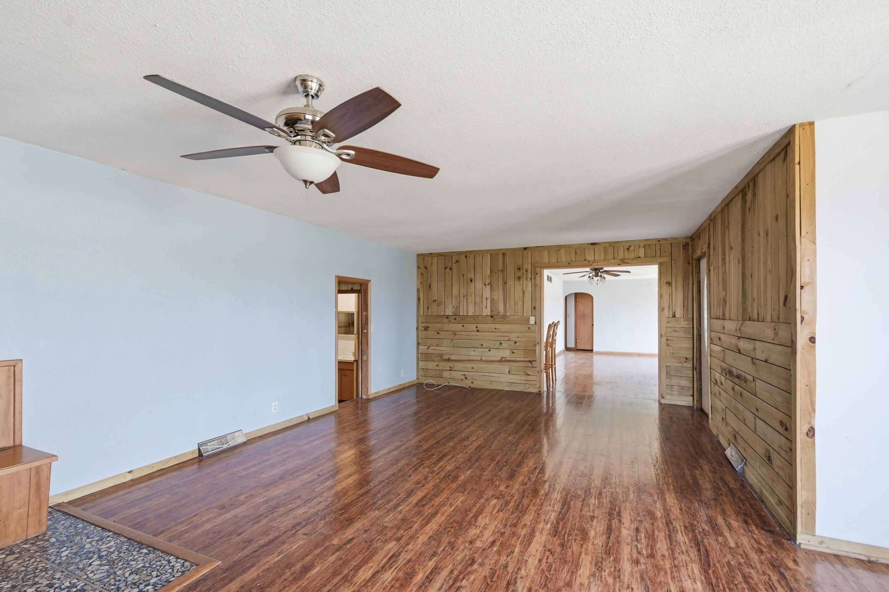 219 South Roy Hill Boulevard Property Photo 11