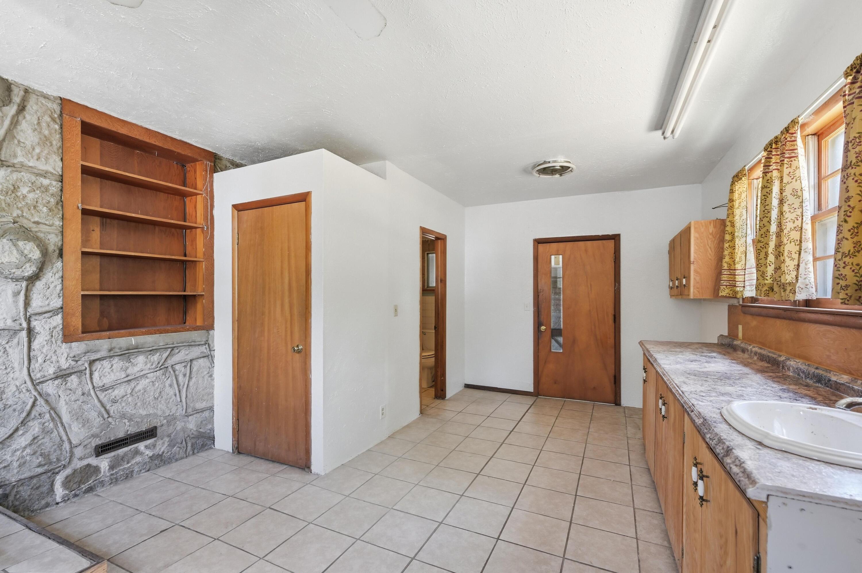 219 South Roy Hill Boulevard Property Photo 33