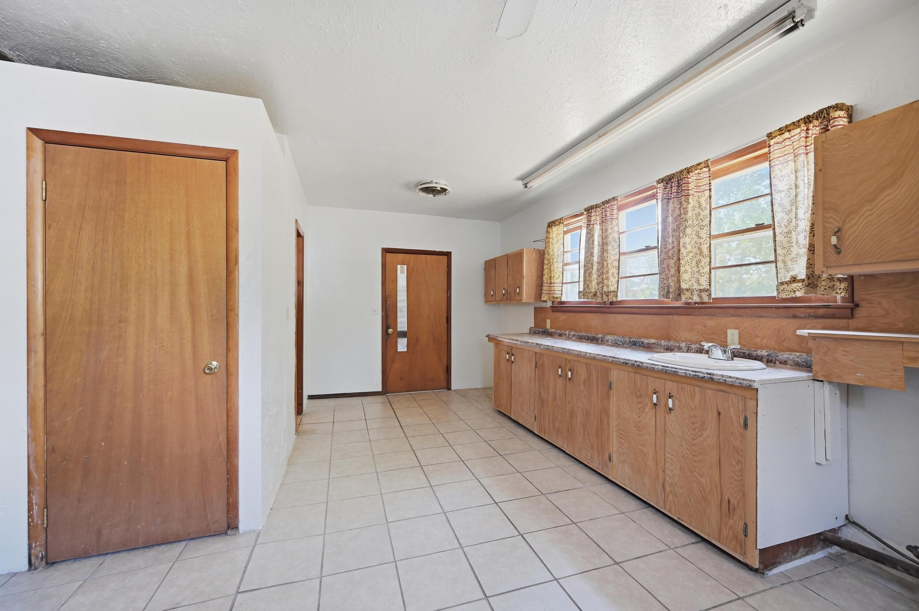 219 South Roy Hill Boulevard Property Photo 34