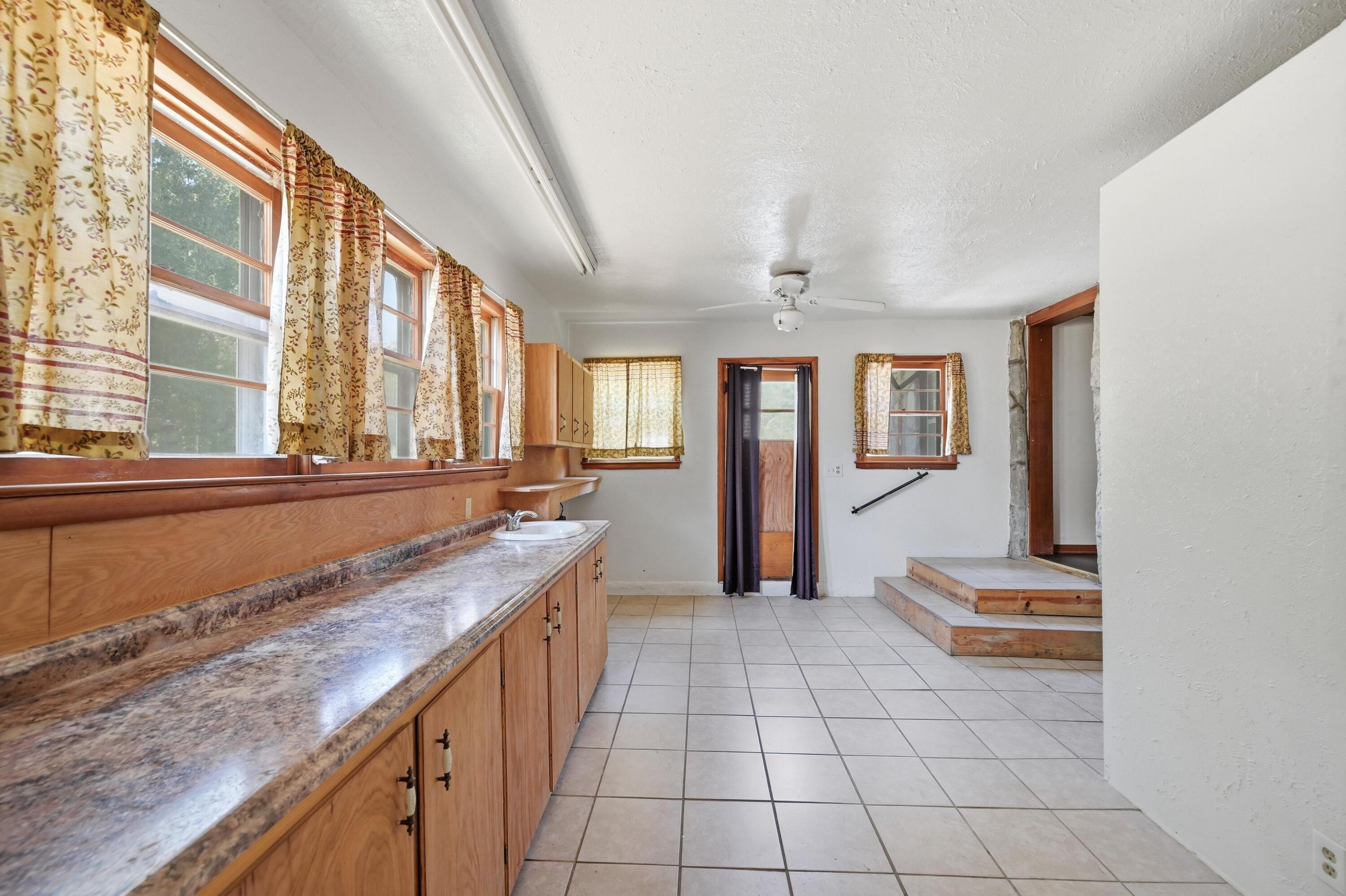 219 South Roy Hill Boulevard Property Photo 35