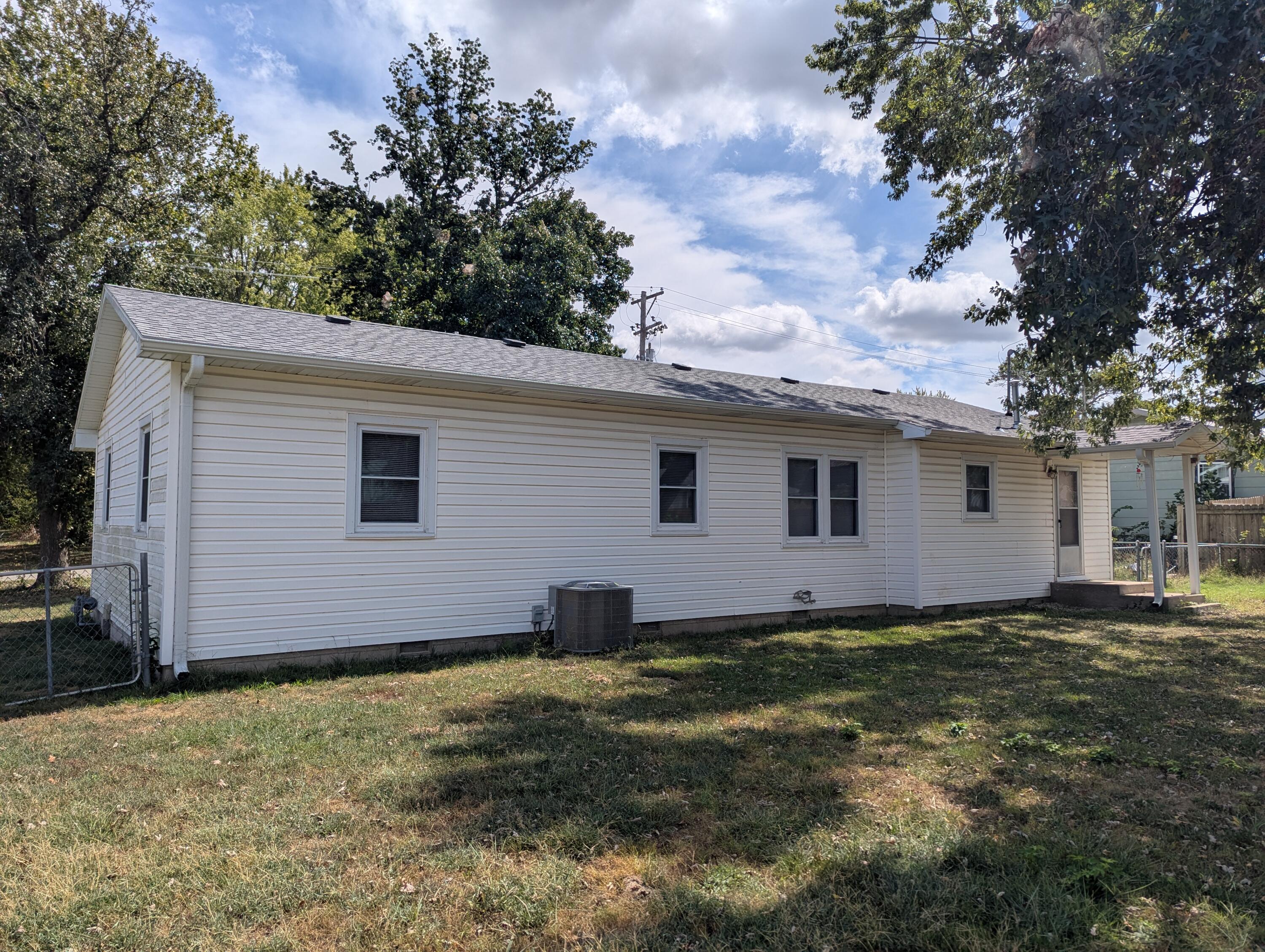 109 North Youngblood Street Property Photo 4