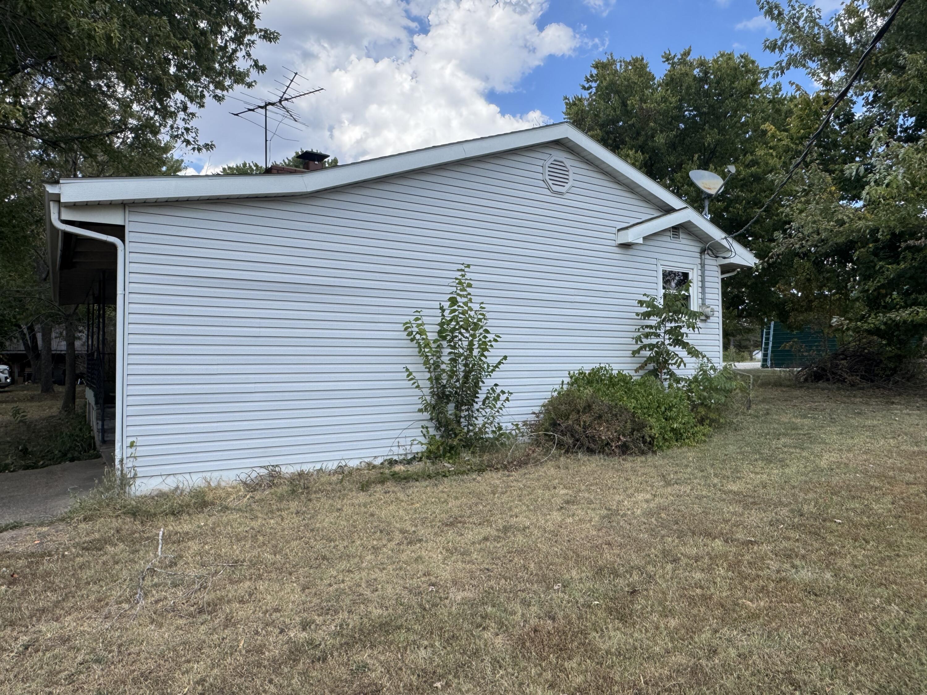 18533 Maple Street Property Photo 4