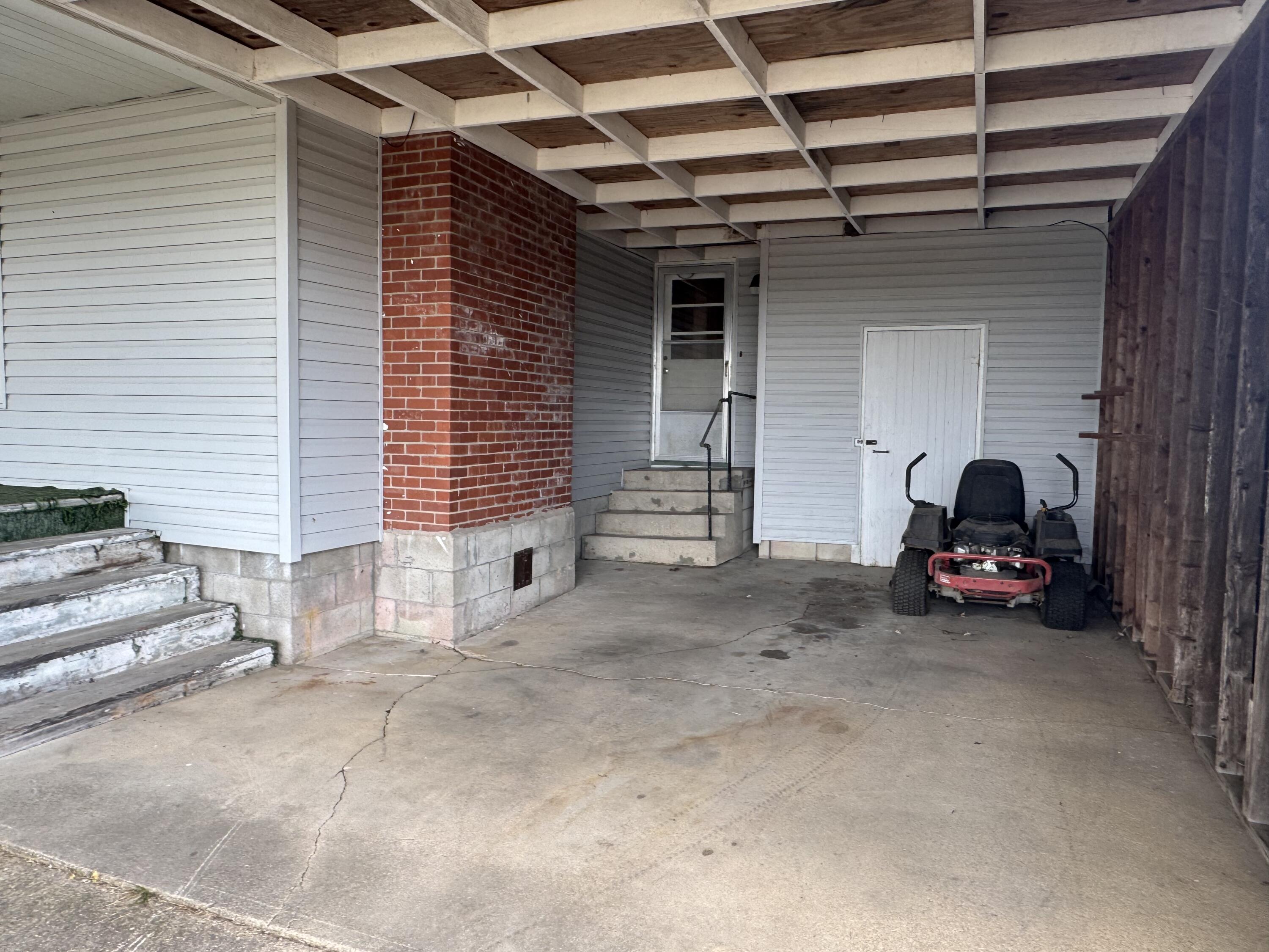18533 Maple Street Property Photo 6