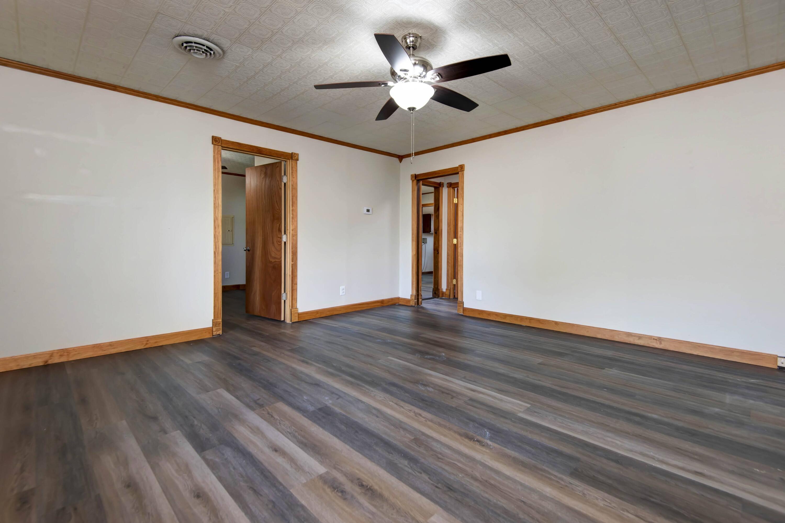 2306 North Farmer Avenue Property Photo 4