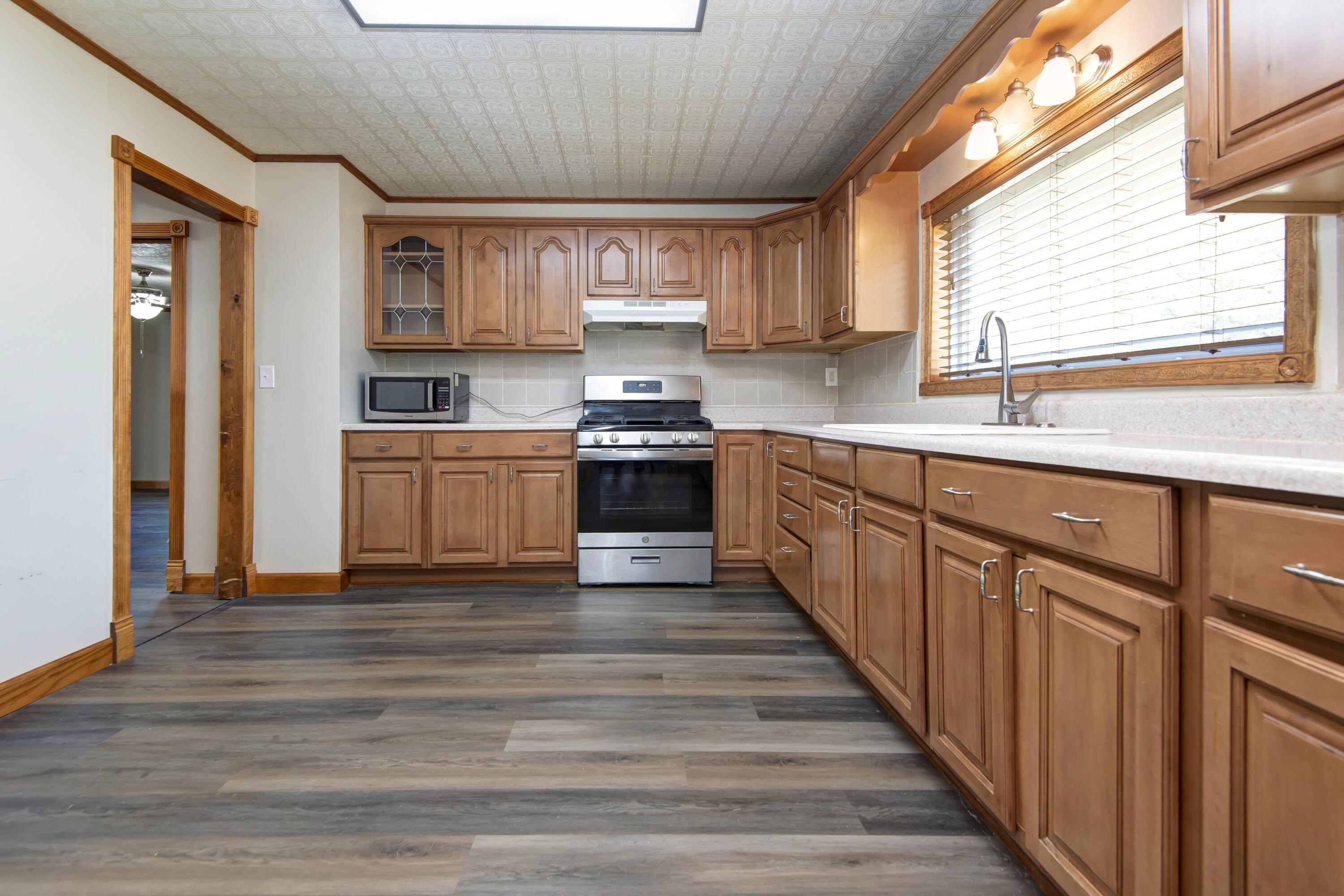 2306 North Farmer Avenue Property Photo 6