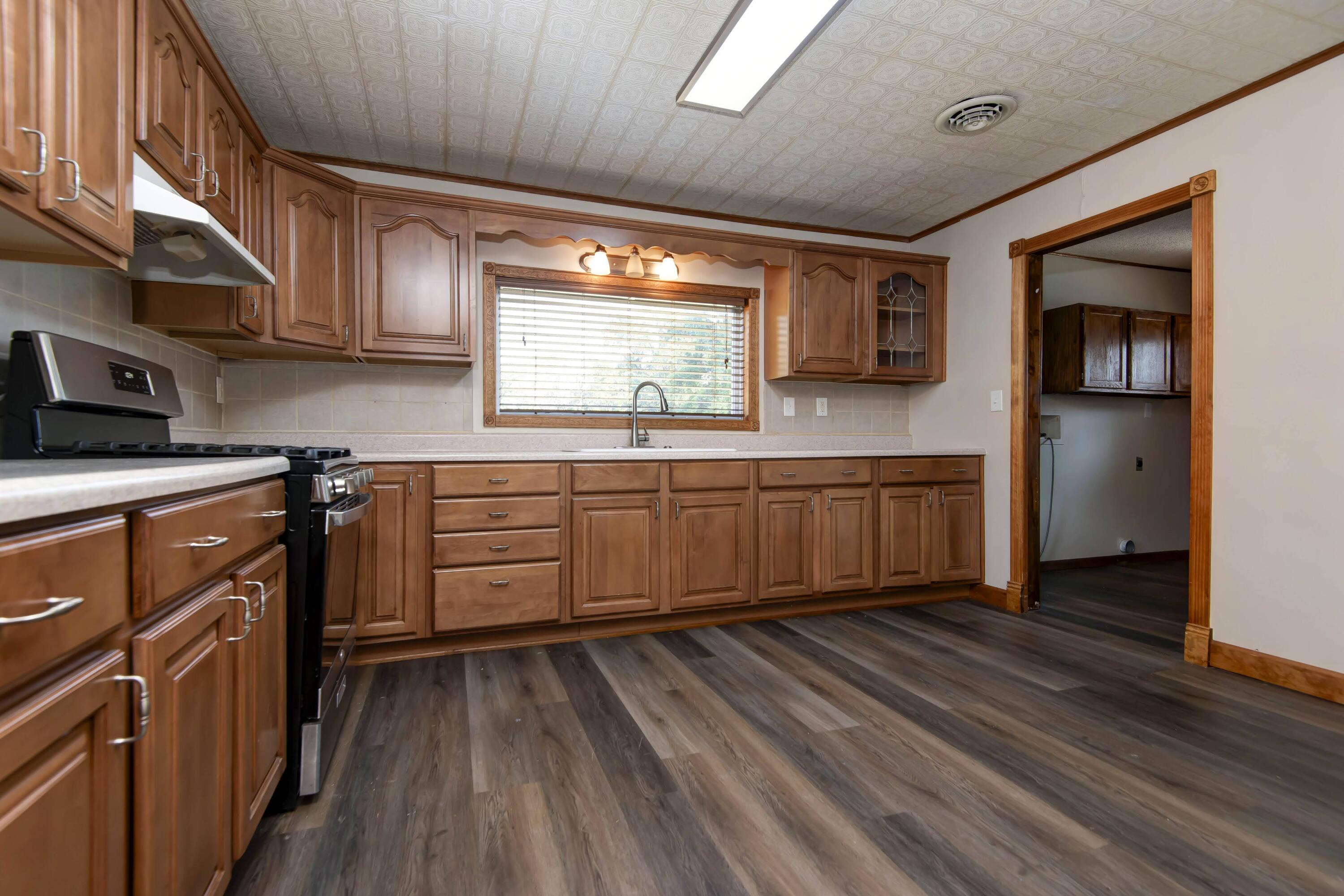 2306 North Farmer Avenue Property Photo 7