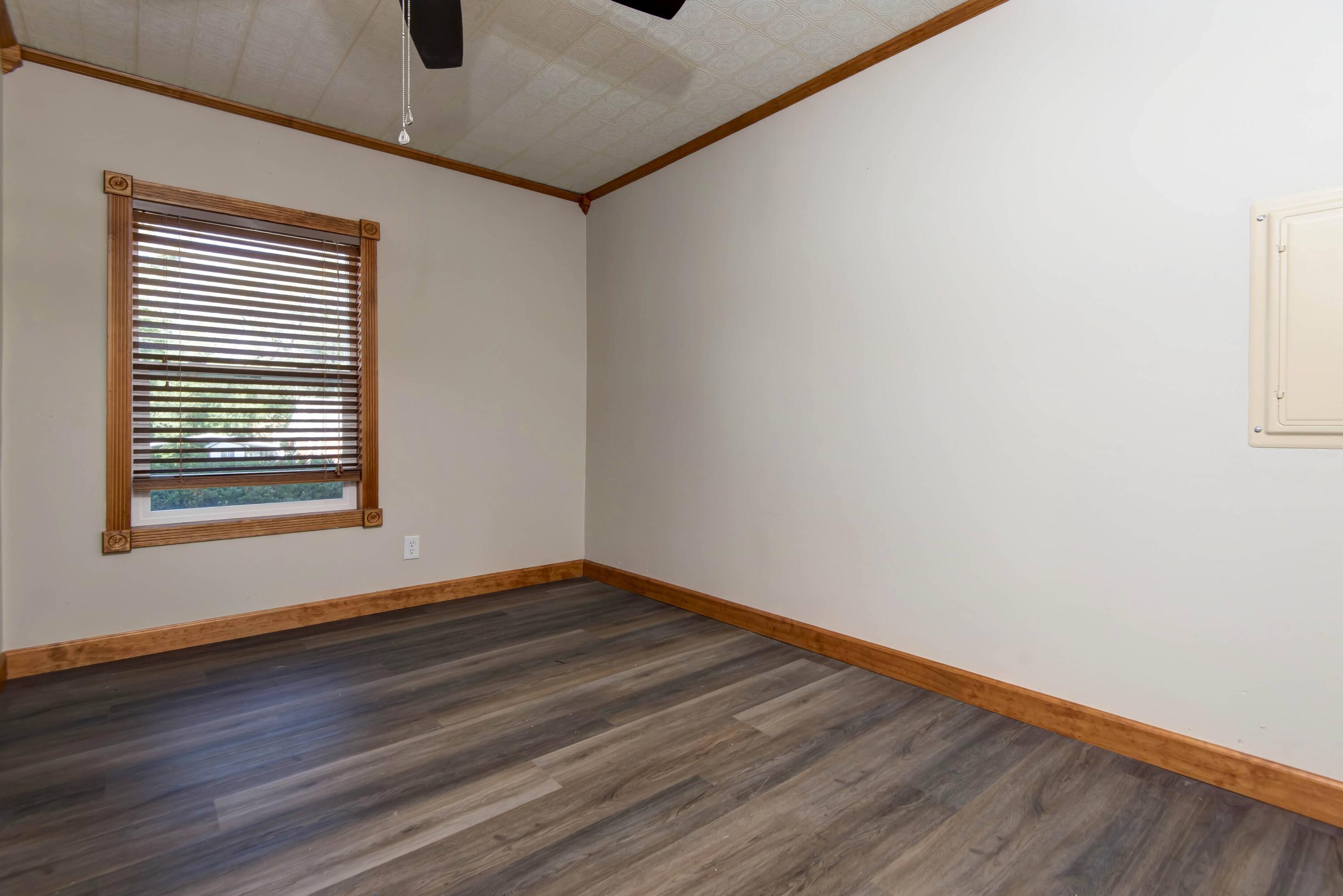 2306 North Farmer Avenue Property Photo 8
