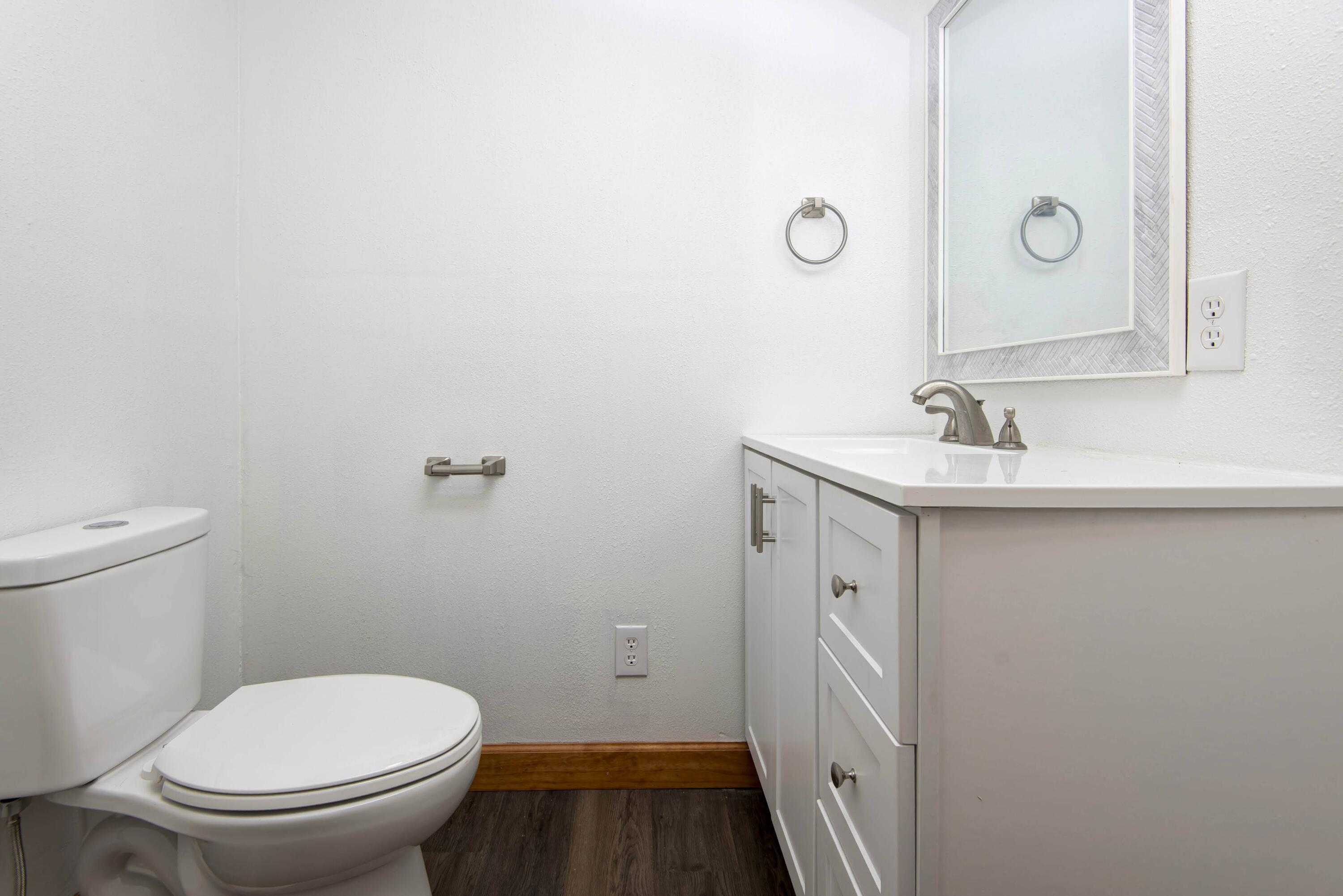 2306 North Farmer Avenue Property Photo 15