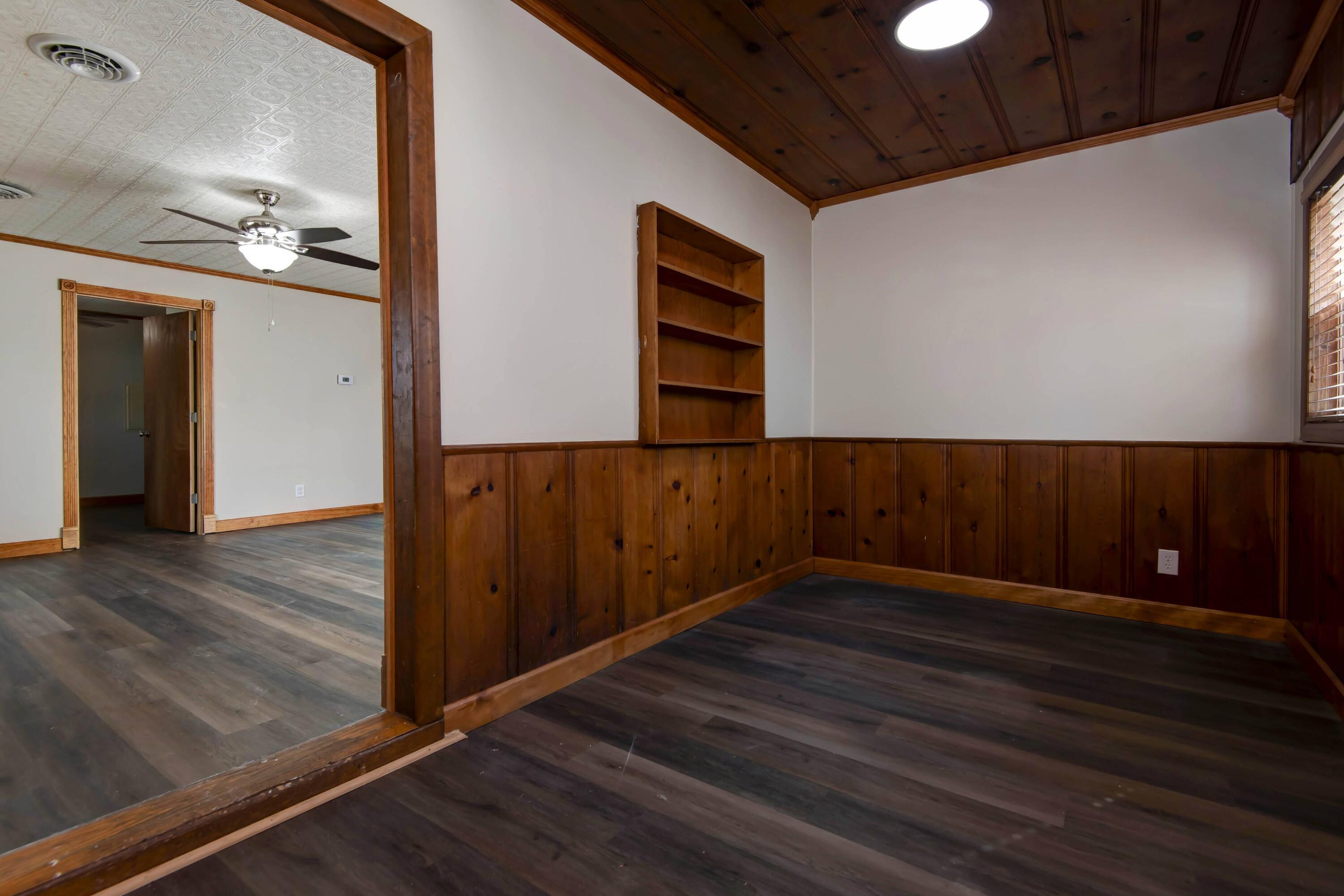 2306 North Farmer Avenue Property Photo 16