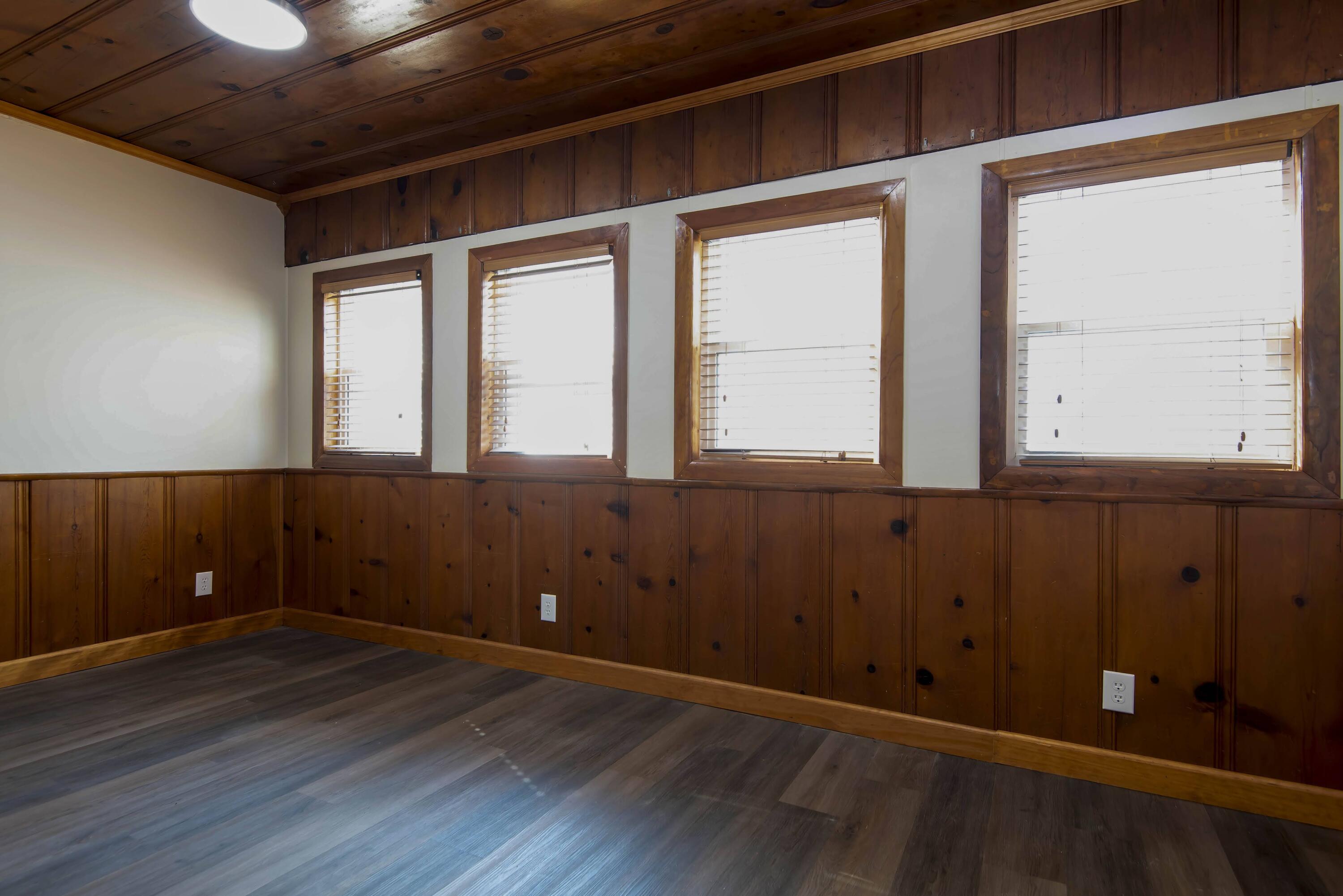 2306 North Farmer Avenue Property Photo 18