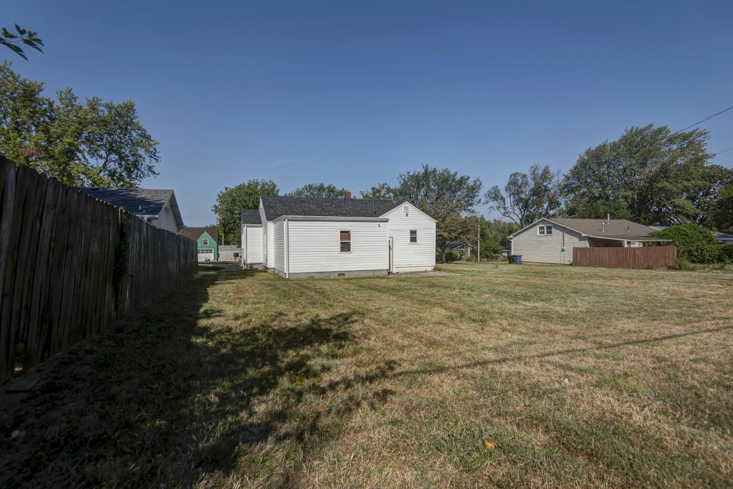 2306 North Farmer Avenue Property Photo 23