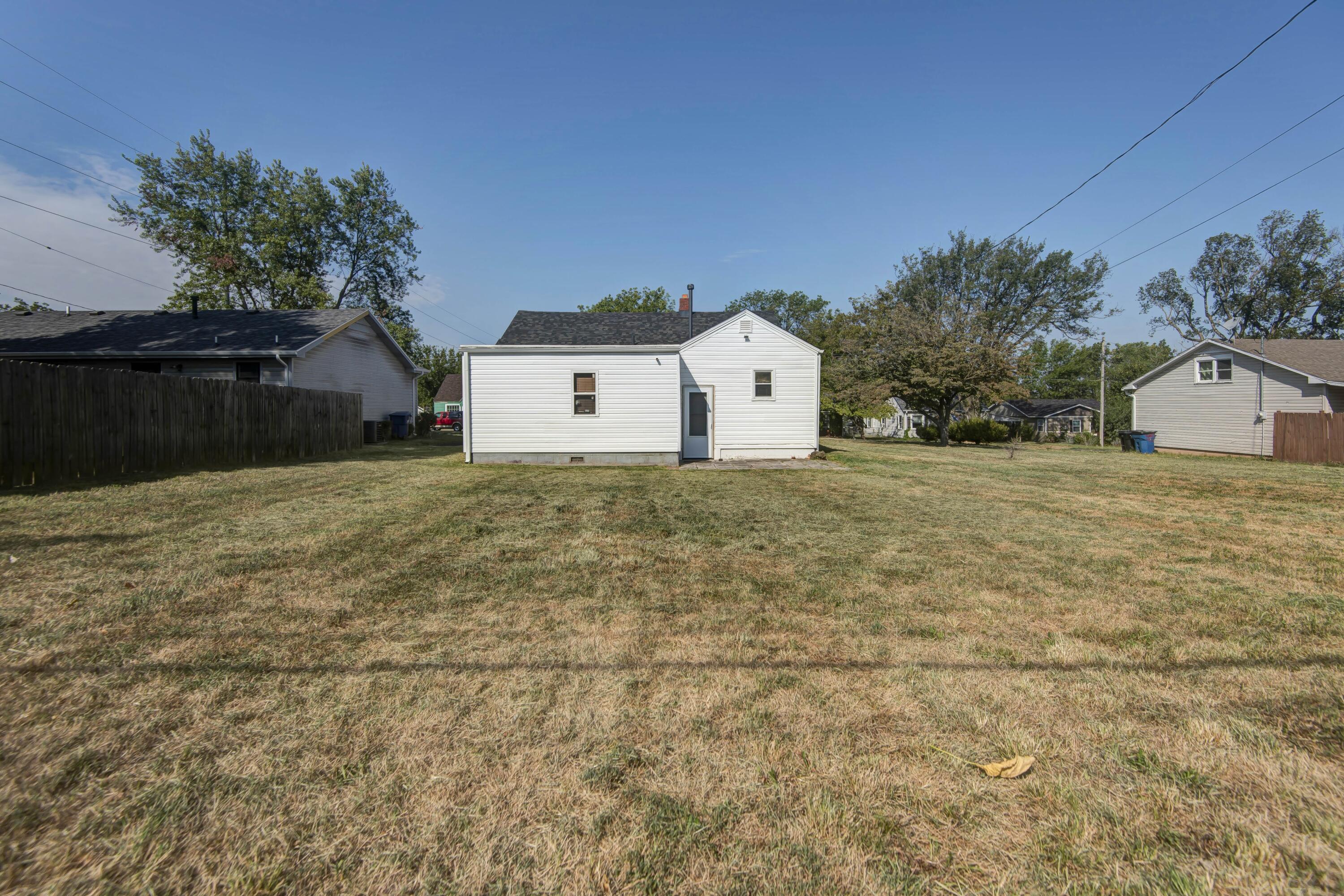 2306 North Farmer Avenue Property Photo 24