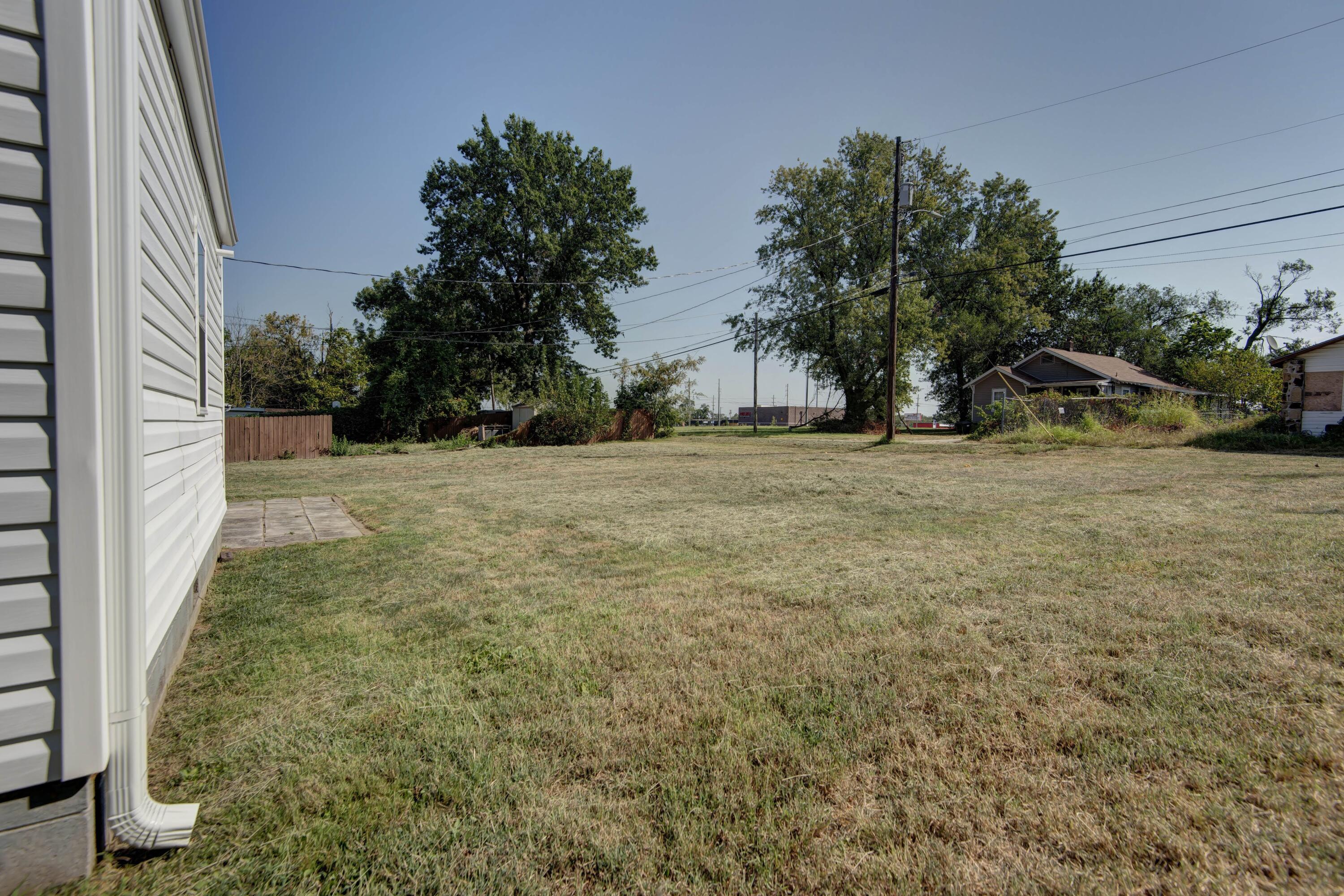 2306 North Farmer Avenue Property Photo 25