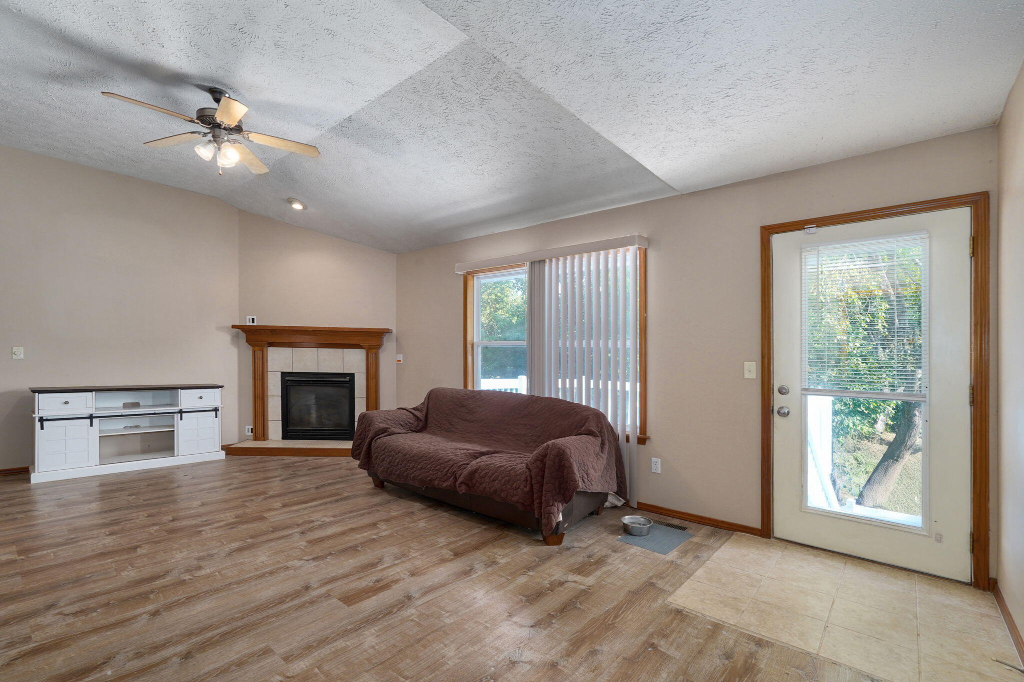 3821 West Lark Street Property Photo 9